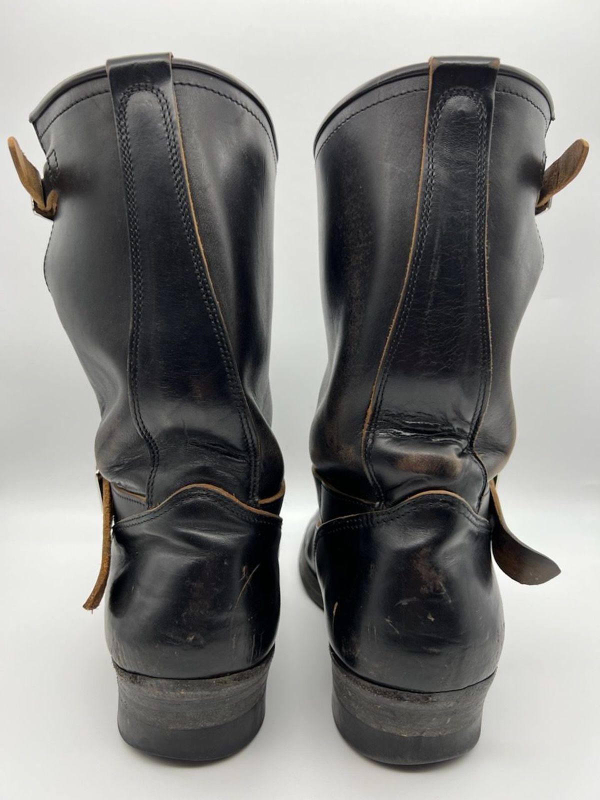 Photo by blackandbrownblues on January 4, 2022 of the Attractions BILTBUCK Engineer Boots in Black Italian Horsebutt.