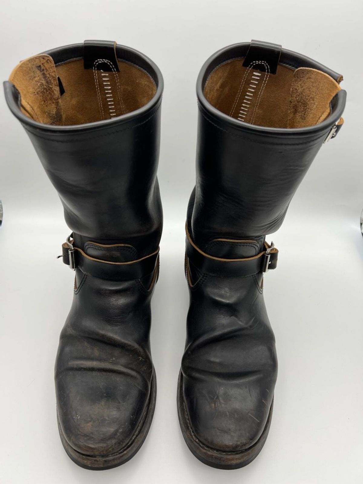 Photo by blackandbrownblues on January 4, 2022 of the Attractions BILTBUCK Engineer Boots in Black Italian Horsebutt.