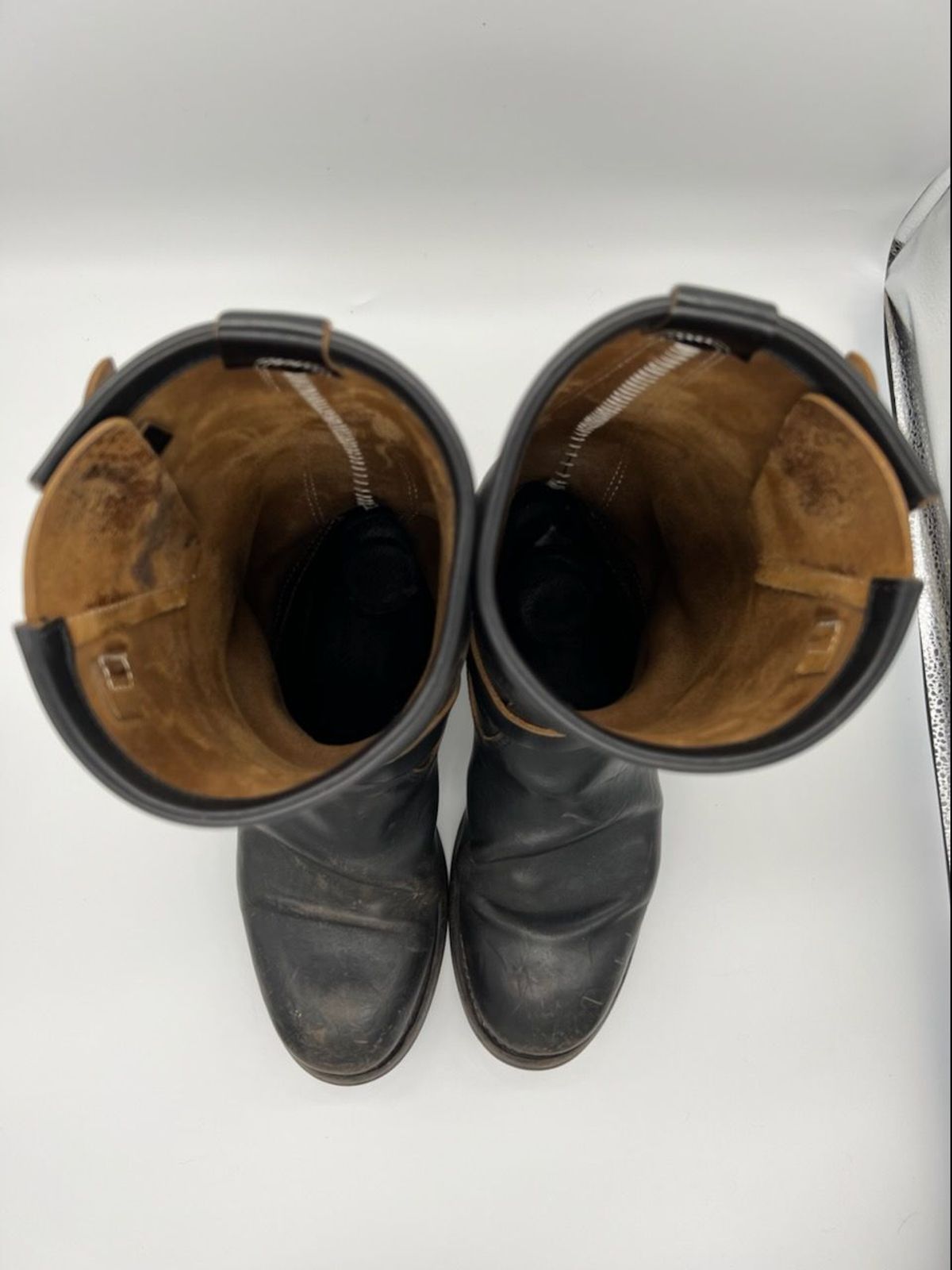 Photo by blackandbrownblues on January 4, 2022 of the Attractions BILTBUCK Engineer Boots in Black Italian Horsebutt.