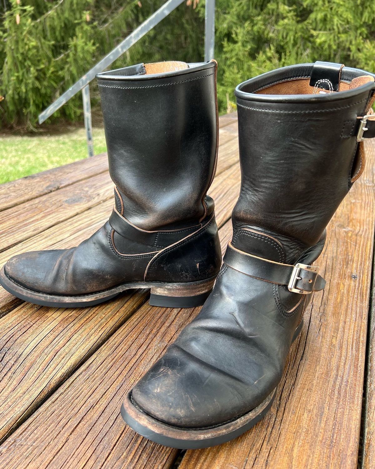 Photo by blackandbrownblues on April 5, 2022 of the Attractions BILTBUCK Engineer Boots in Black Italian Horsebutt.