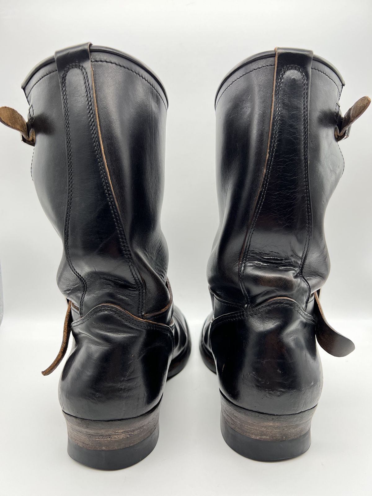 Photo by blackandbrownblues on May 6, 2022 of the Attractions BILTBUCK Engineer Boots in Black Italian Horsebutt.