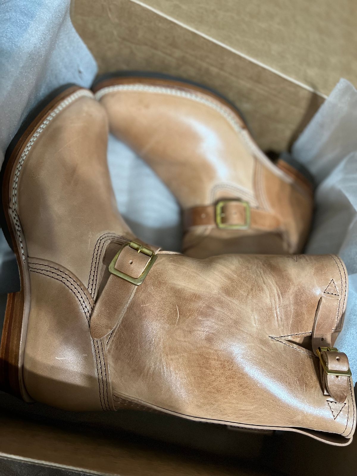 Photo by blackandbrownblues on September 19, 2022 of the Wesco Mister Lou in Maryam Natural Horsebutt.