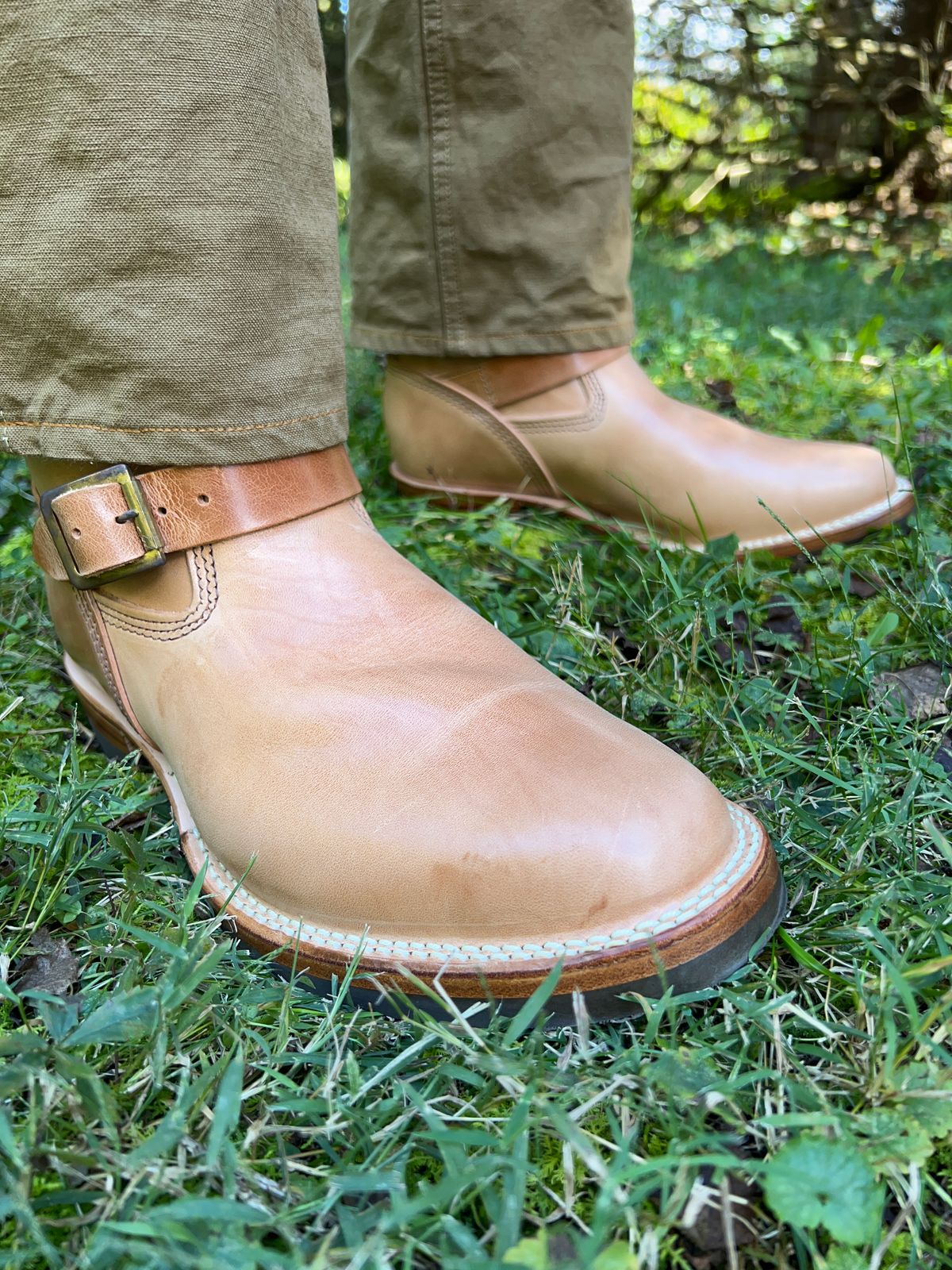 Photo by blackandbrownblues on October 2, 2022 of the Wesco Mister Lou in Maryam Natural Horsebutt.
