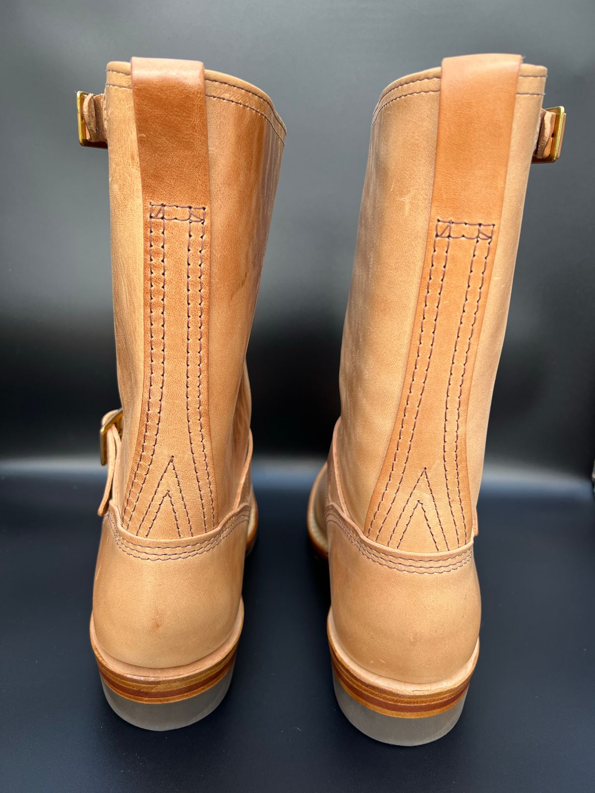 Photo by blackandbrownblues on October 2, 2022 of the Wesco Mister Lou in Maryam Natural Horsebutt.