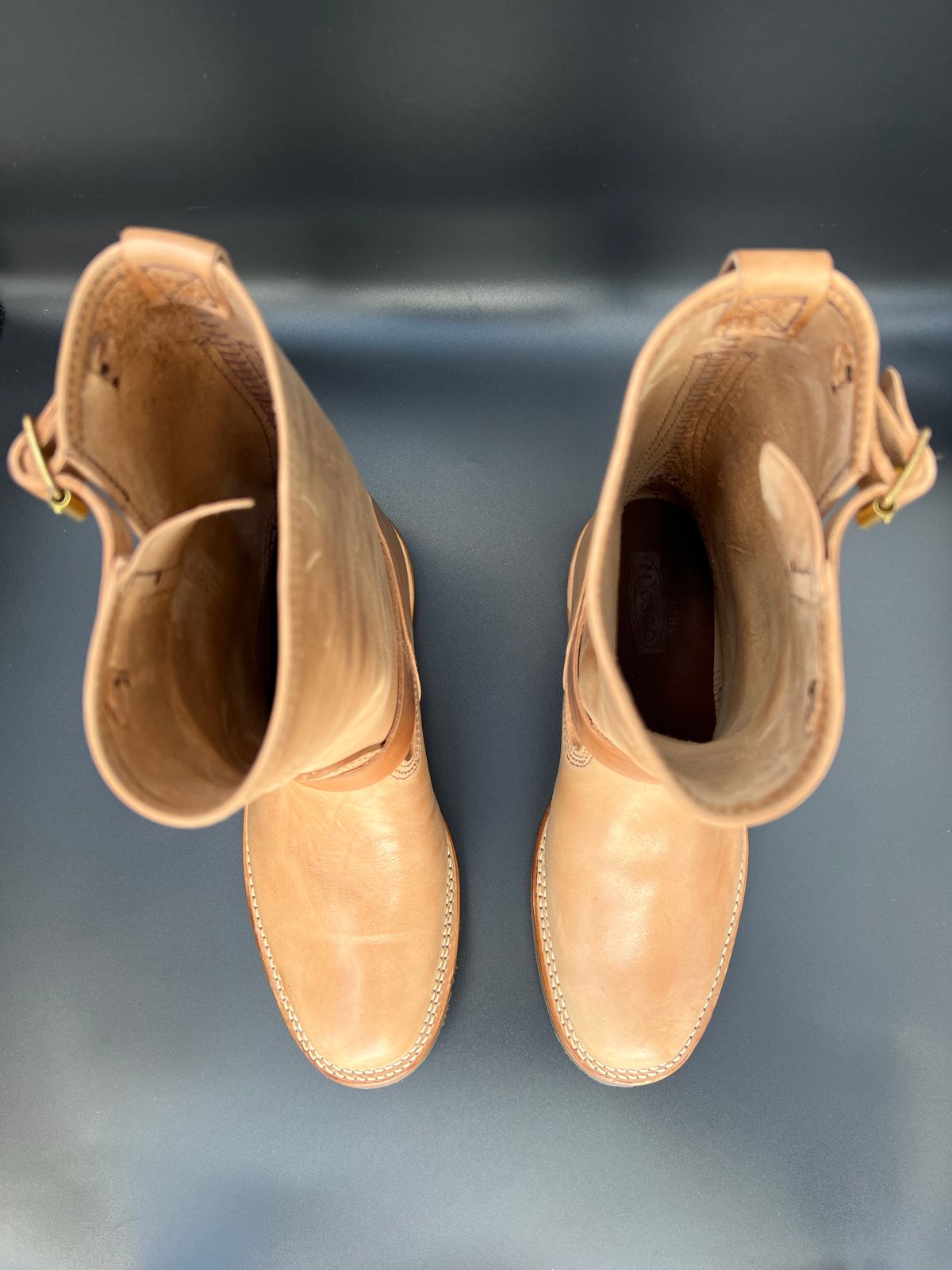 Photo by blackandbrownblues on October 2, 2022 of the Wesco Mister Lou in Maryam Natural Horsebutt.