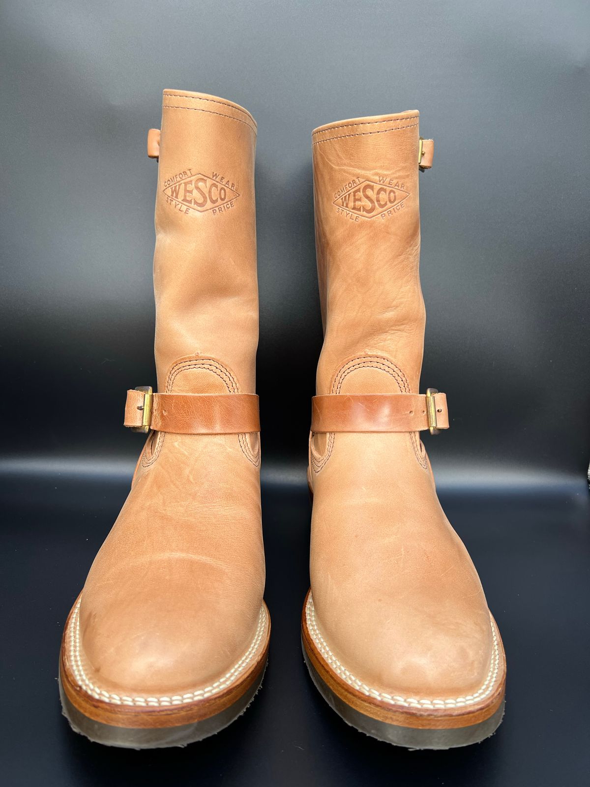 Photo by blackandbrownblues on October 2, 2022 of the Wesco Mister Lou in Maryam Natural Horsebutt.