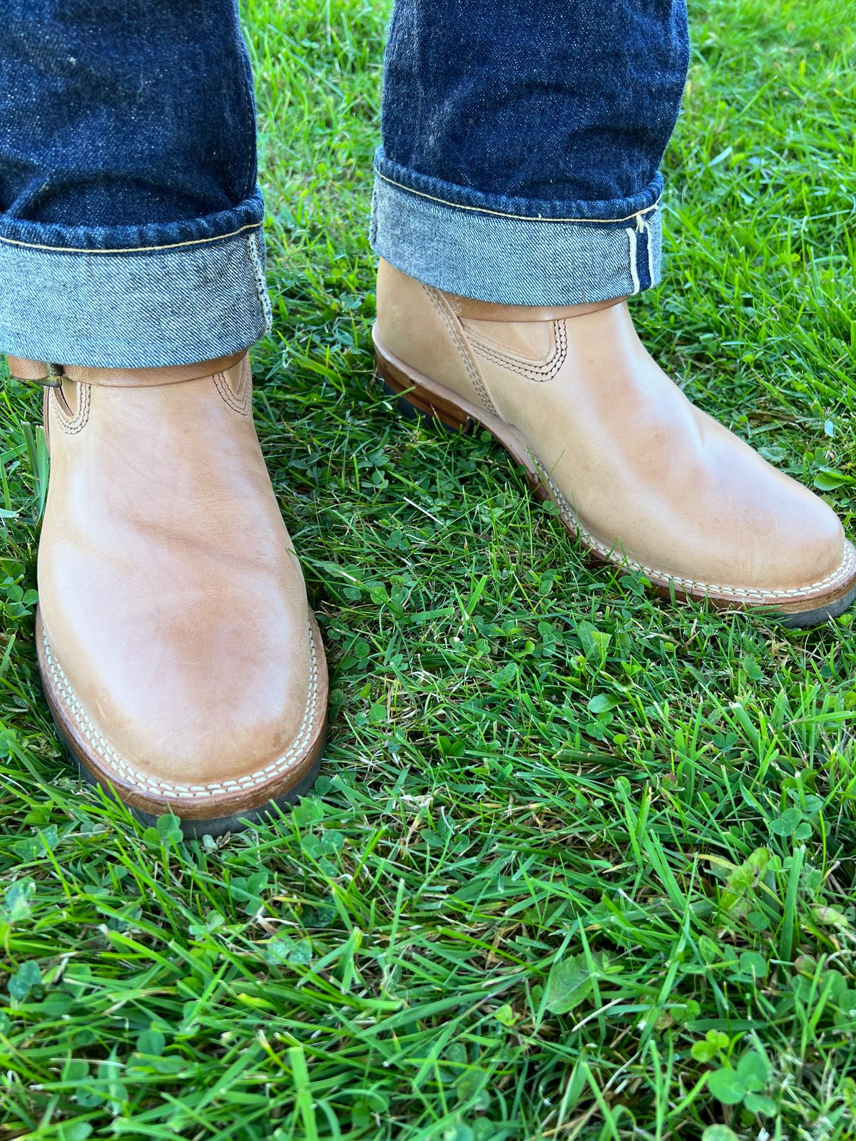 Photo by blackandbrownblues on October 3, 2022 of the Wesco Mister Lou in Maryam Natural Horsebutt.