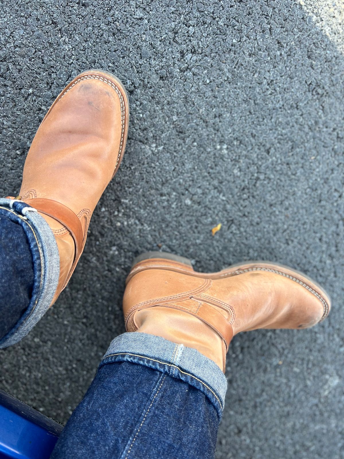 Photo by blackandbrownblues on October 11, 2022 of the Wesco Mister Lou in Maryam Natural Horsebutt.