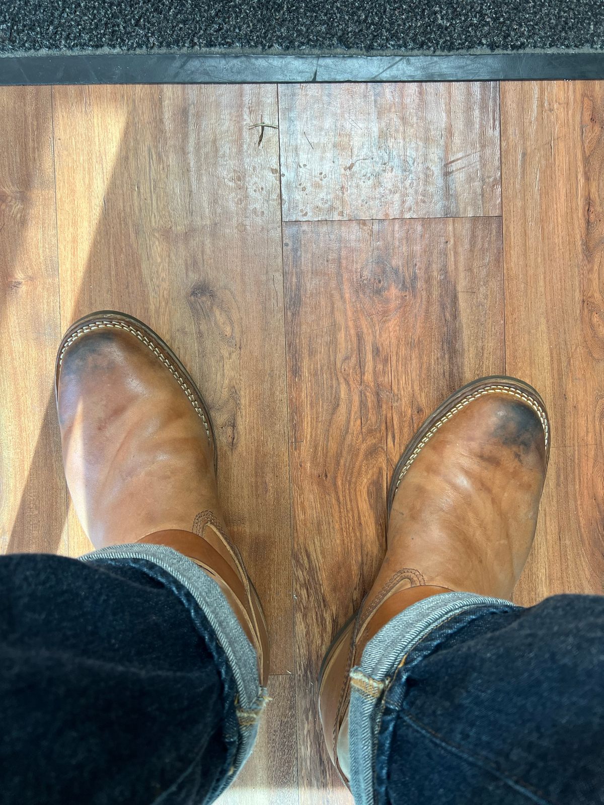 Photo by blackandbrownblues on October 24, 2022 of the Wesco Mister Lou in Maryam Natural Horsebutt.