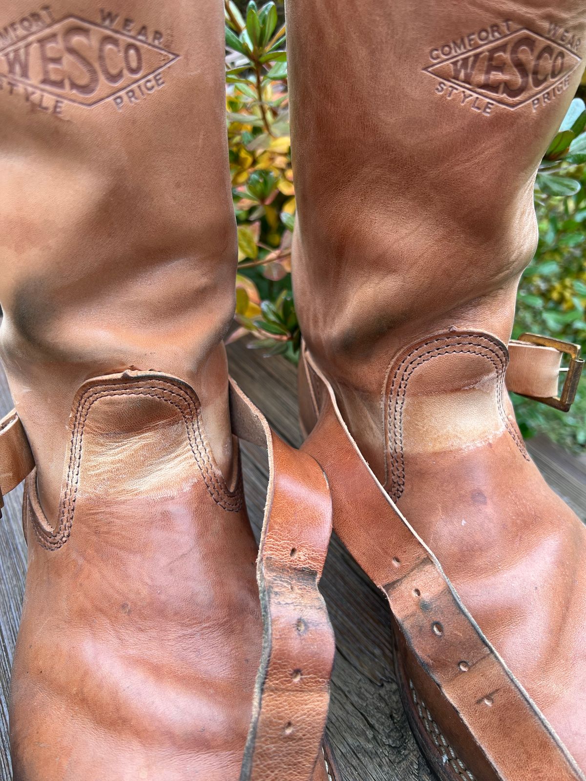 Photo by blackandbrownblues on October 31, 2022 of the Wesco Mister Lou in Maryam Natural Horsebutt.