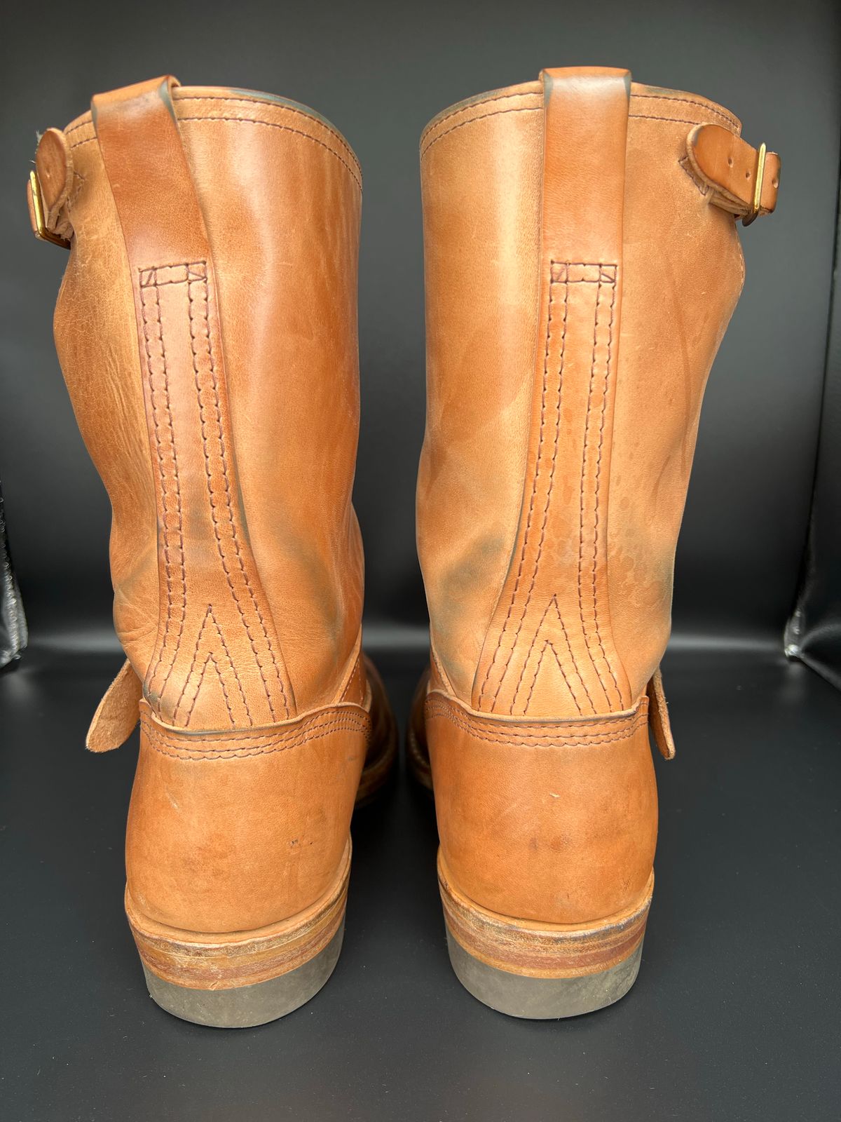 Photo by blackandbrownblues on November 1, 2022 of the Wesco Mister Lou in Maryam Natural Horsebutt.