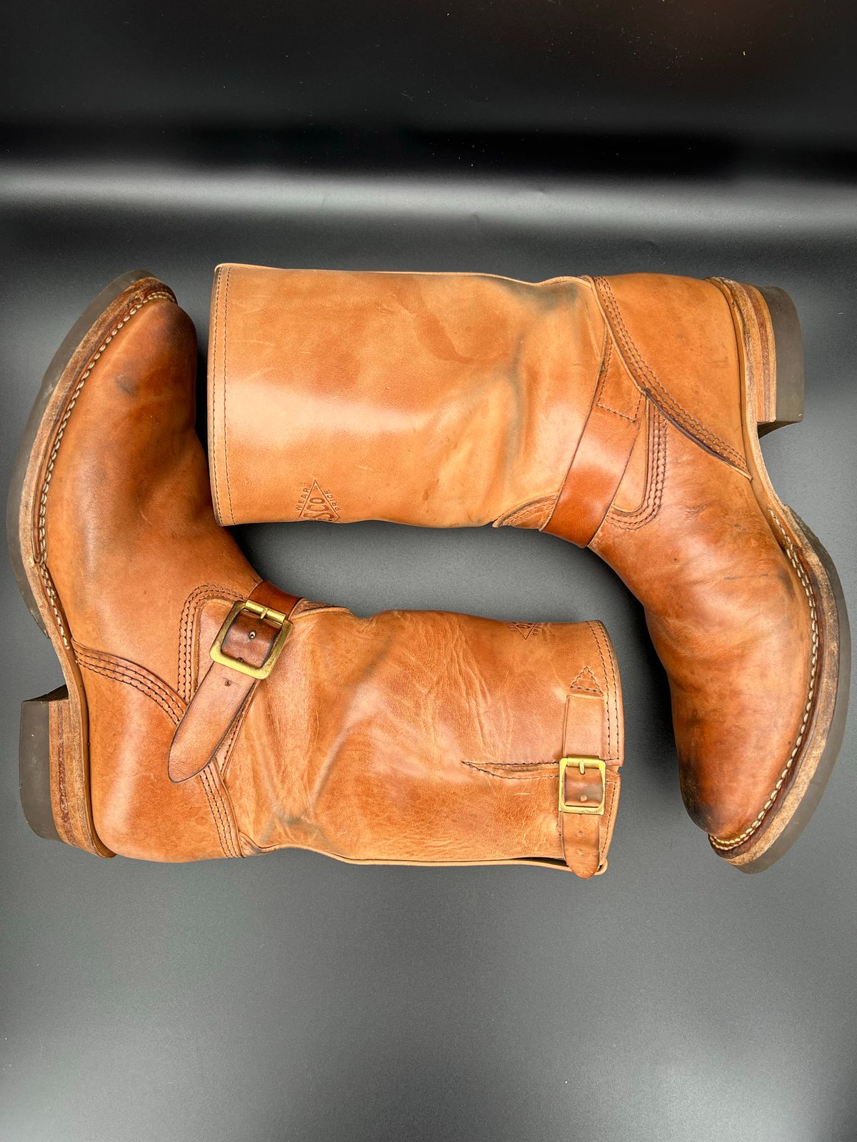 Photo by blackandbrownblues on November 1, 2022 of the Wesco Mister Lou in Maryam Natural Horsebutt.