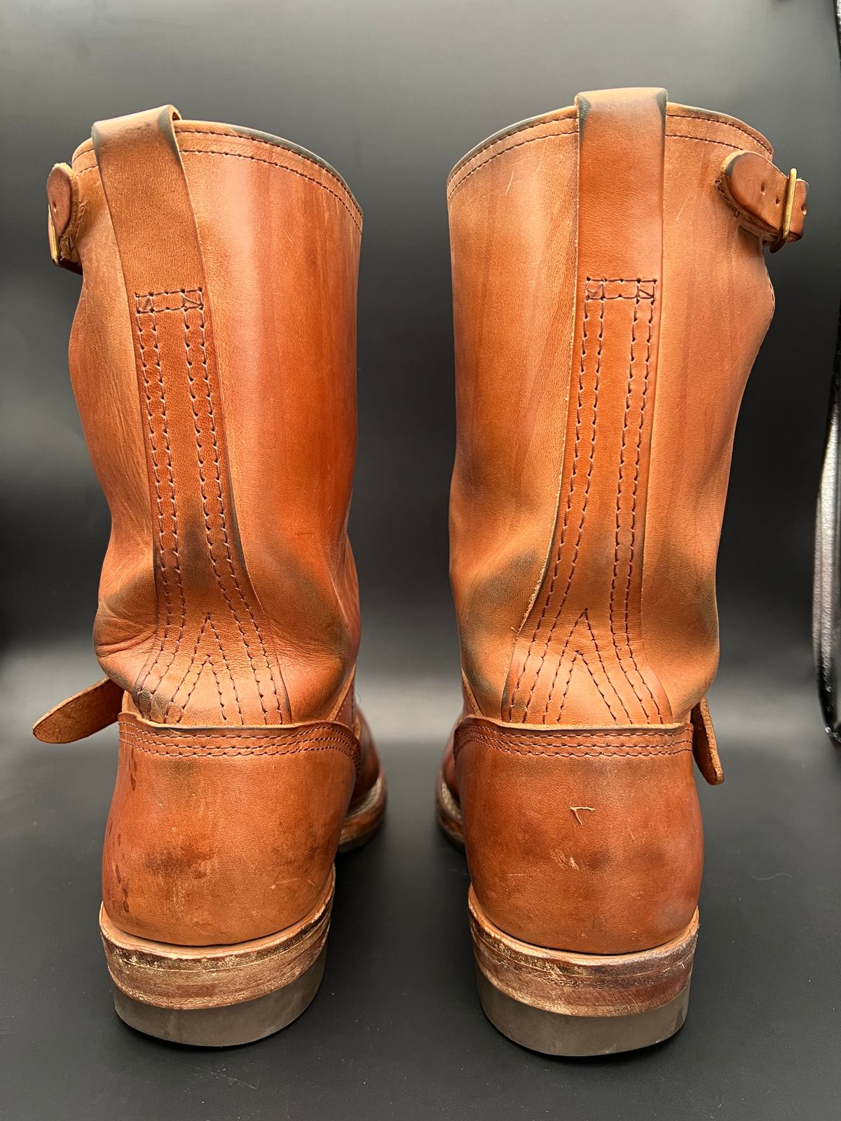 Photo by blackandbrownblues on January 1, 2023 of the Wesco Mister Lou in Maryam Natural Horsebutt.