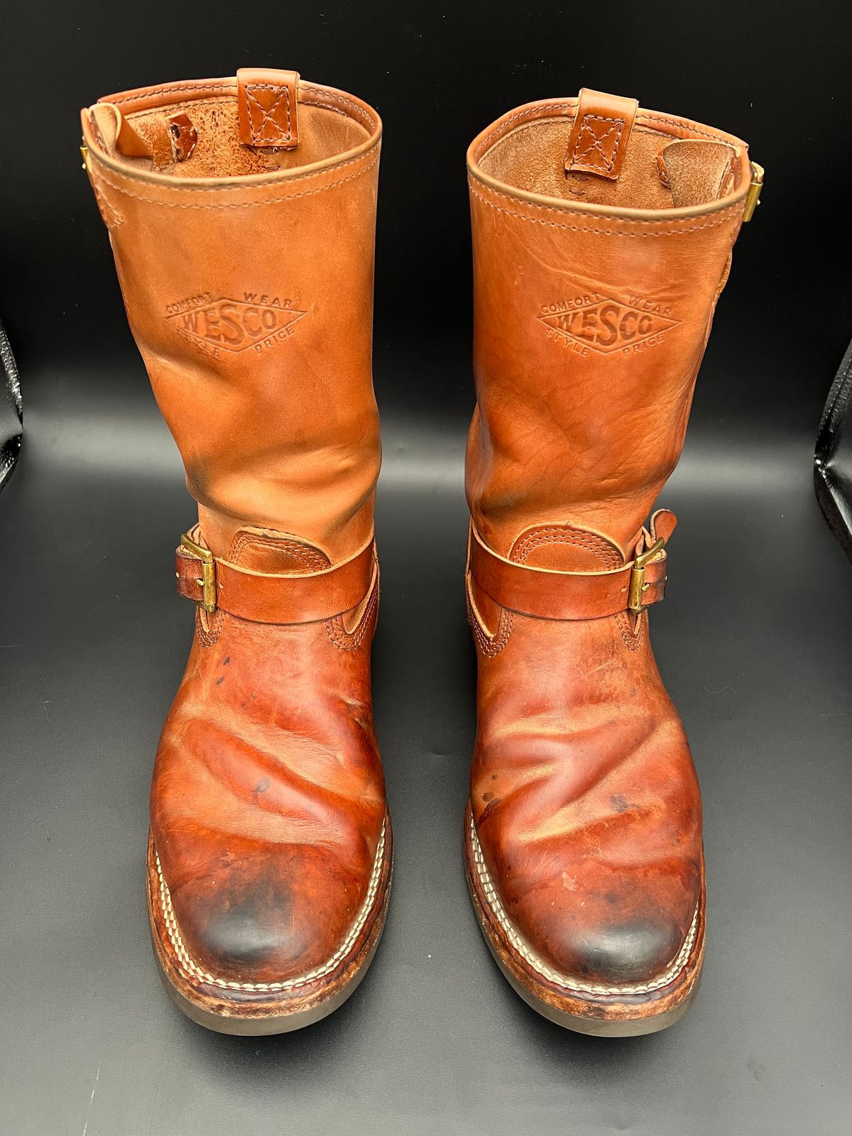 Photo by blackandbrownblues on January 1, 2023 of the Wesco Mister Lou in Maryam Natural Horsebutt.