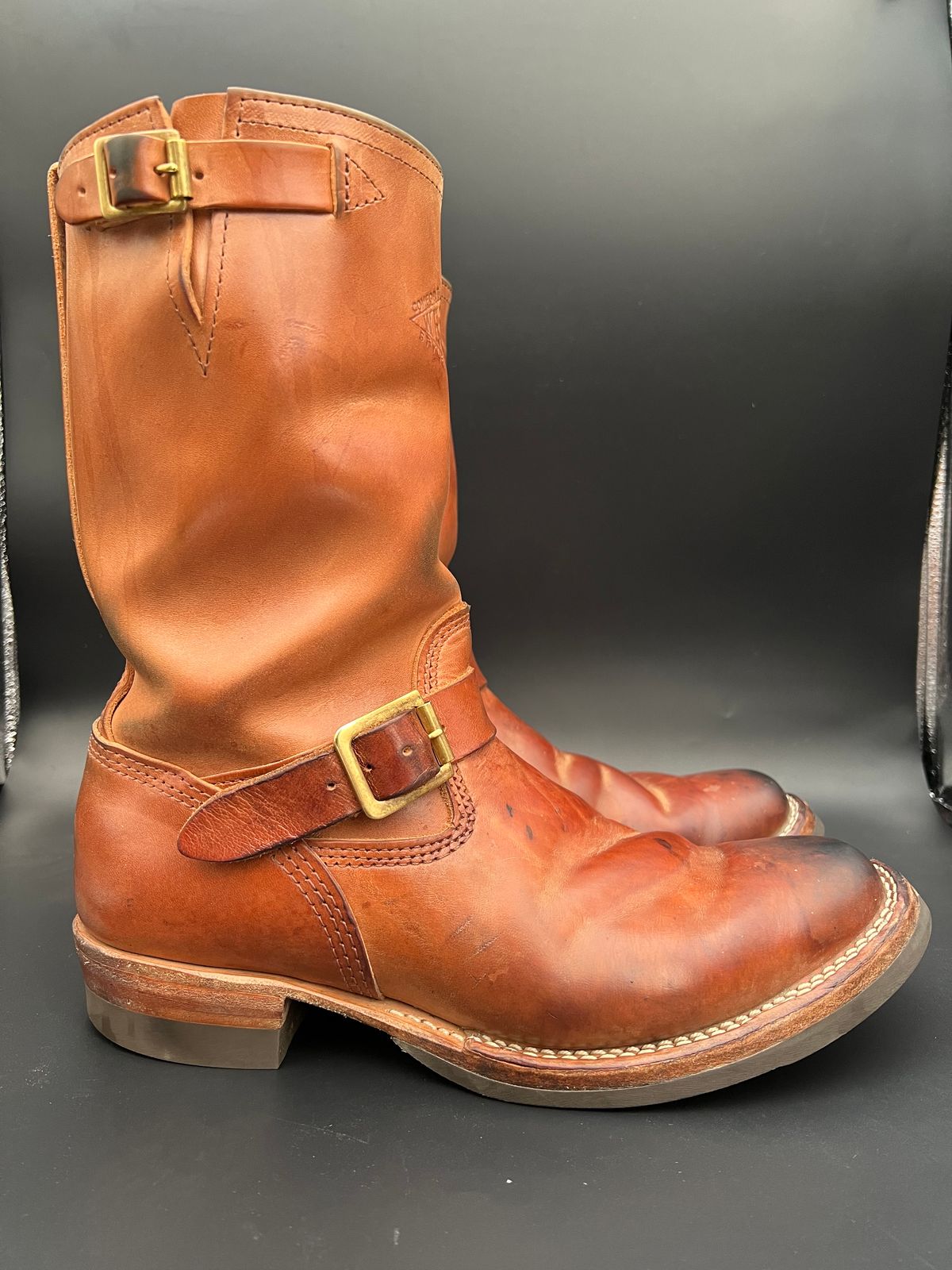 Photo by blackandbrownblues on January 1, 2023 of the Wesco Mister Lou in Maryam Natural Horsebutt.