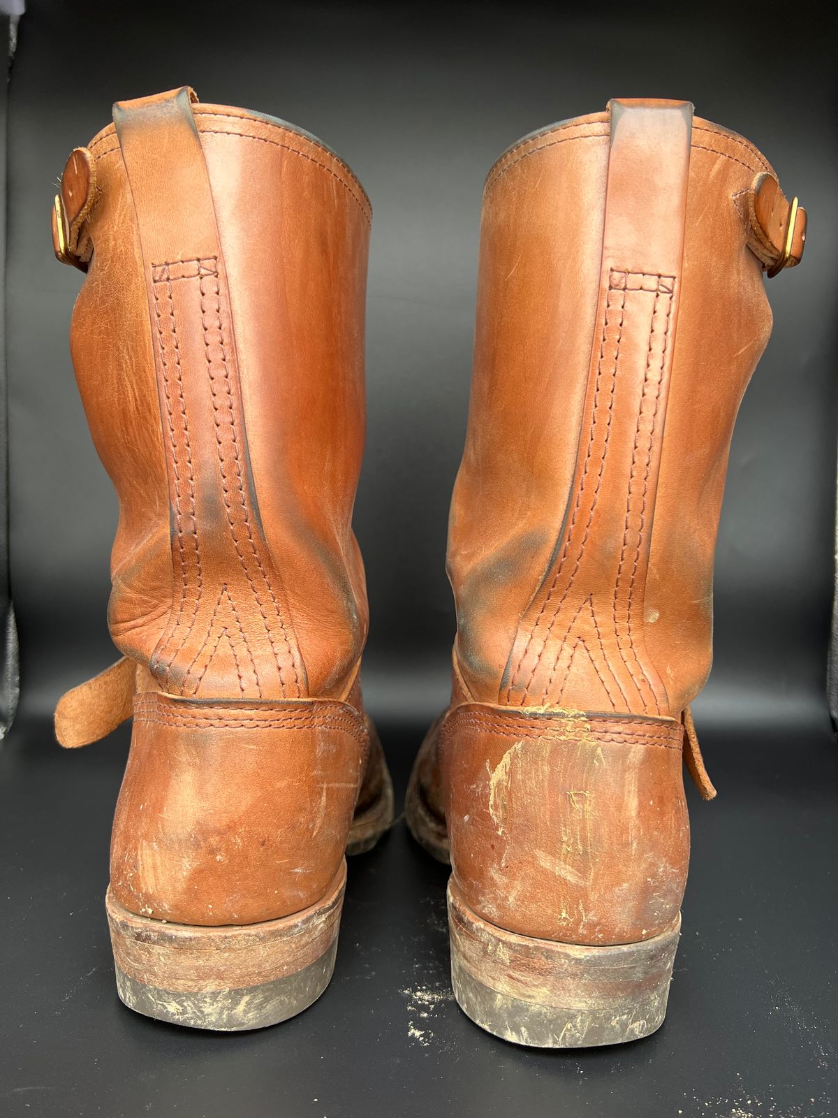 Photo by blackandbrownblues on February 5, 2023 of the Wesco Mister Lou in Maryam Natural Horsebutt.