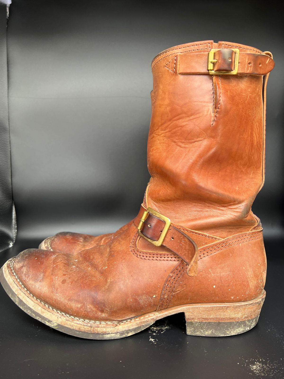 Photo by blackandbrownblues on February 5, 2023 of the Wesco Mister Lou in Maryam Natural Horsebutt.