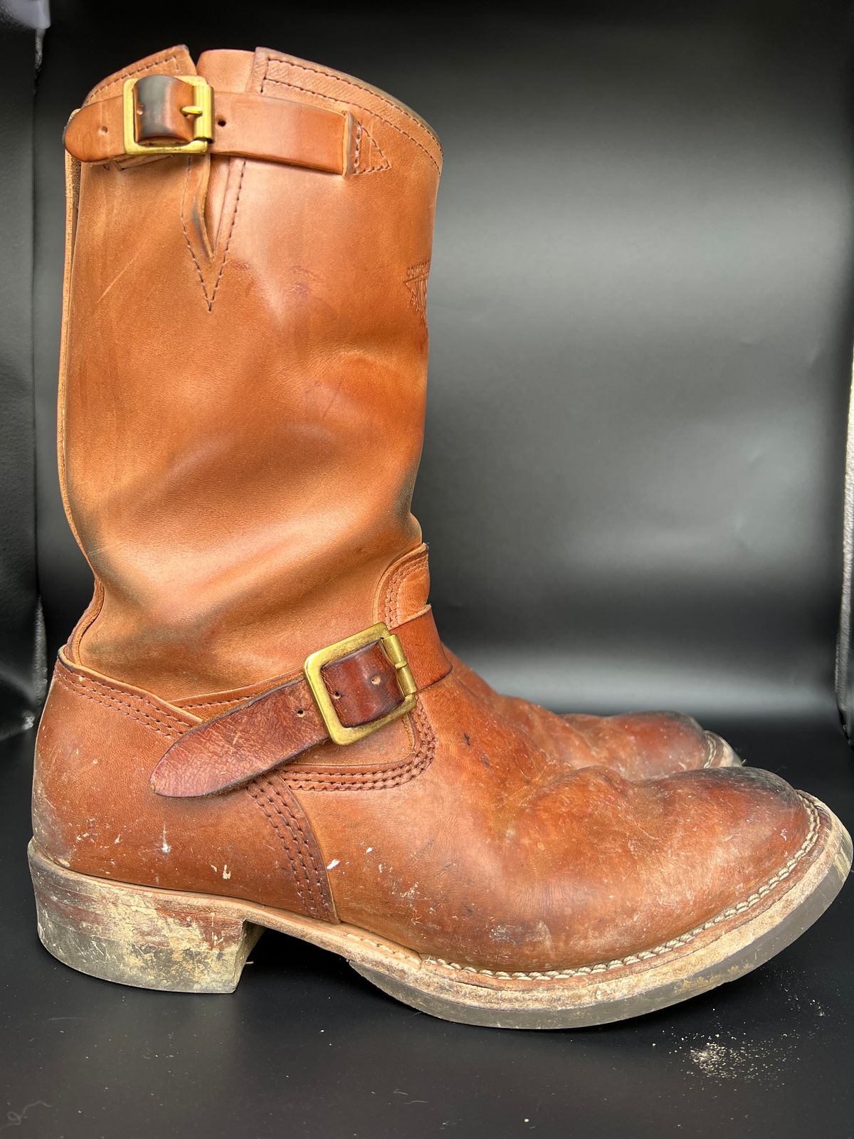 Photo by blackandbrownblues on February 5, 2023 of the Wesco Mister Lou in Maryam Natural Horsebutt.