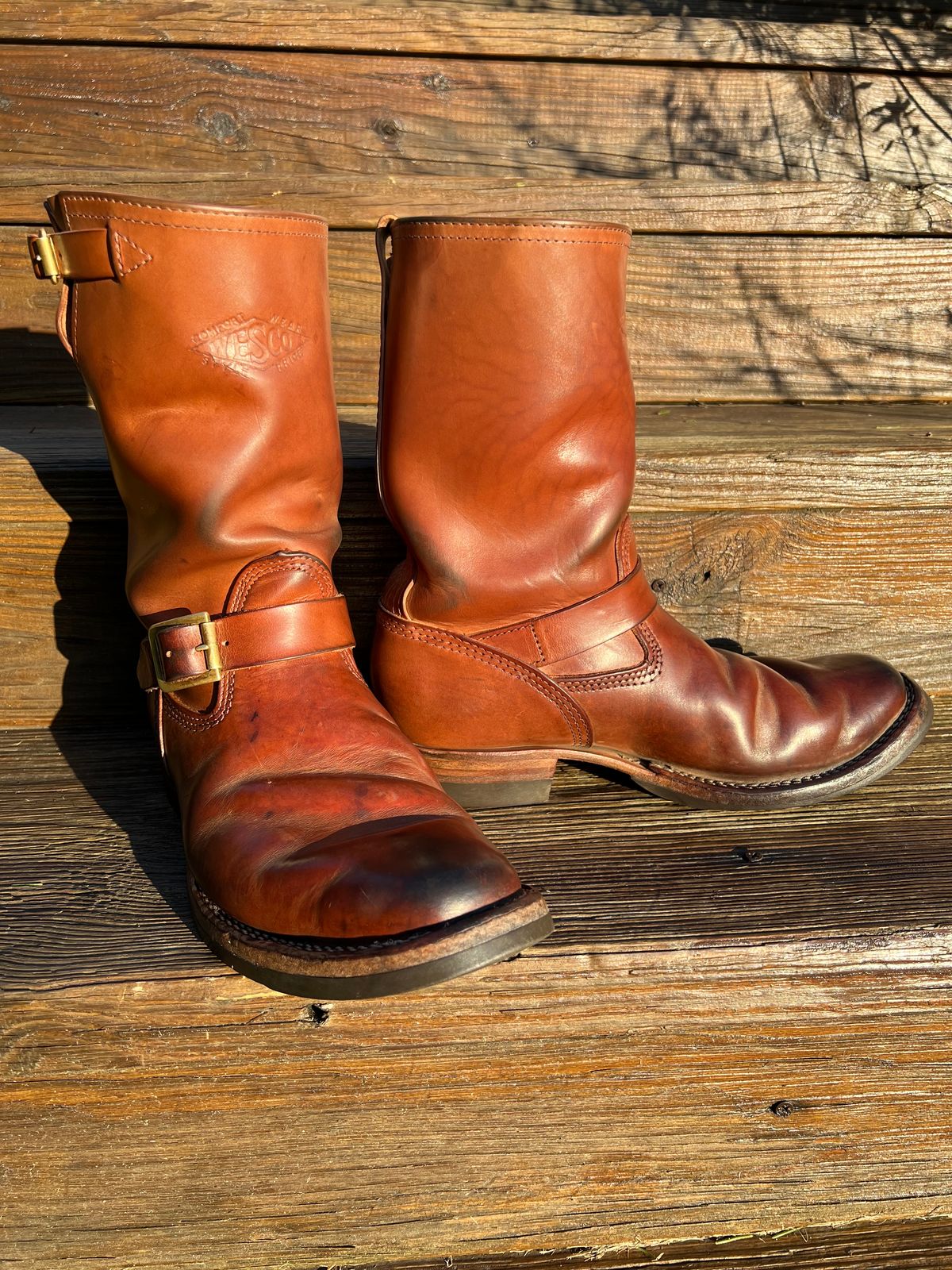 Photo by blackandbrownblues on April 3, 2023 of the Wesco Mister Lou in Maryam Natural Horsebutt.