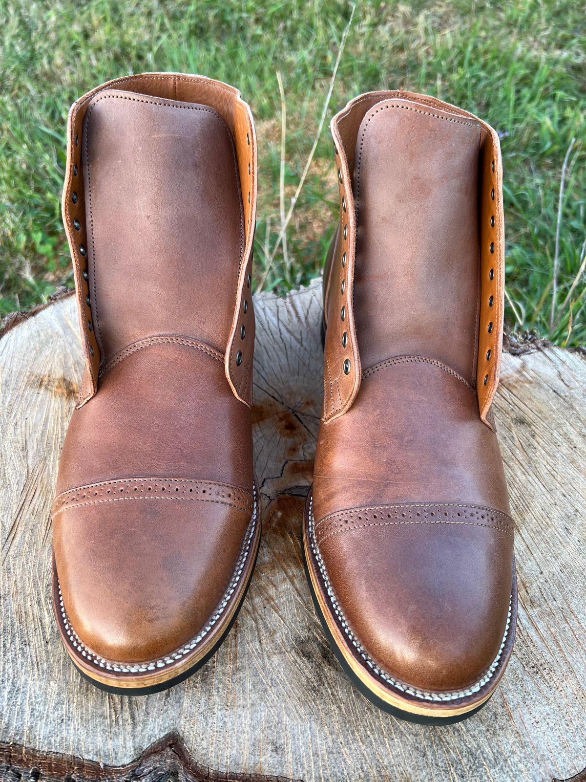 Photo by blackandbrownblues on October 3, 2023 of the Viberg Service Boot in Horween Natural Essex Workshoe Butt.