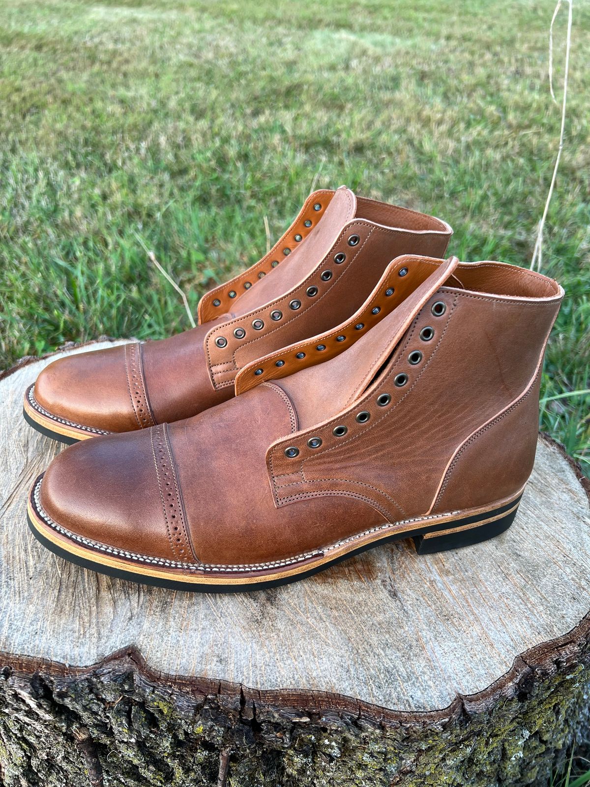 Photo by blackandbrownblues on October 3, 2023 of the Viberg Service Boot in Horween Natural Essex Workshoe Butt.
