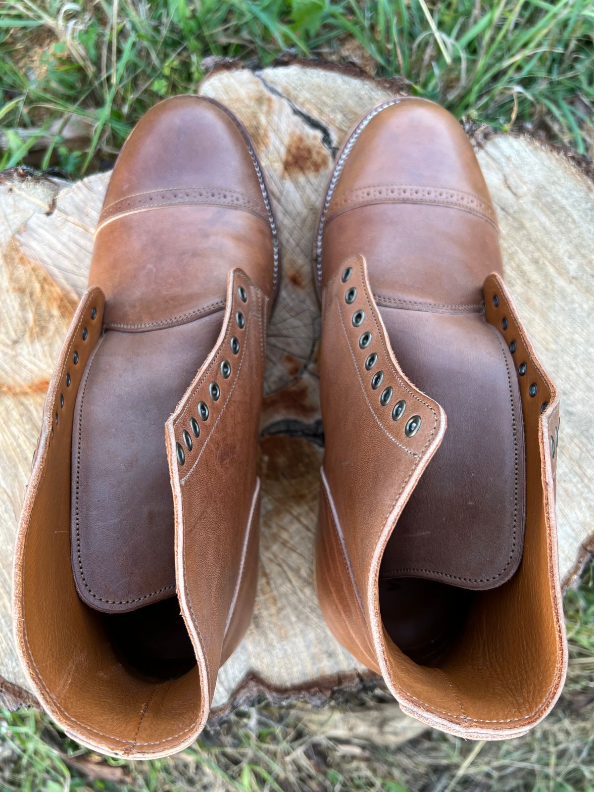 Photo by blackandbrownblues on October 3, 2023 of the Viberg Service Boot in Horween Natural Essex Workshoe Butt.