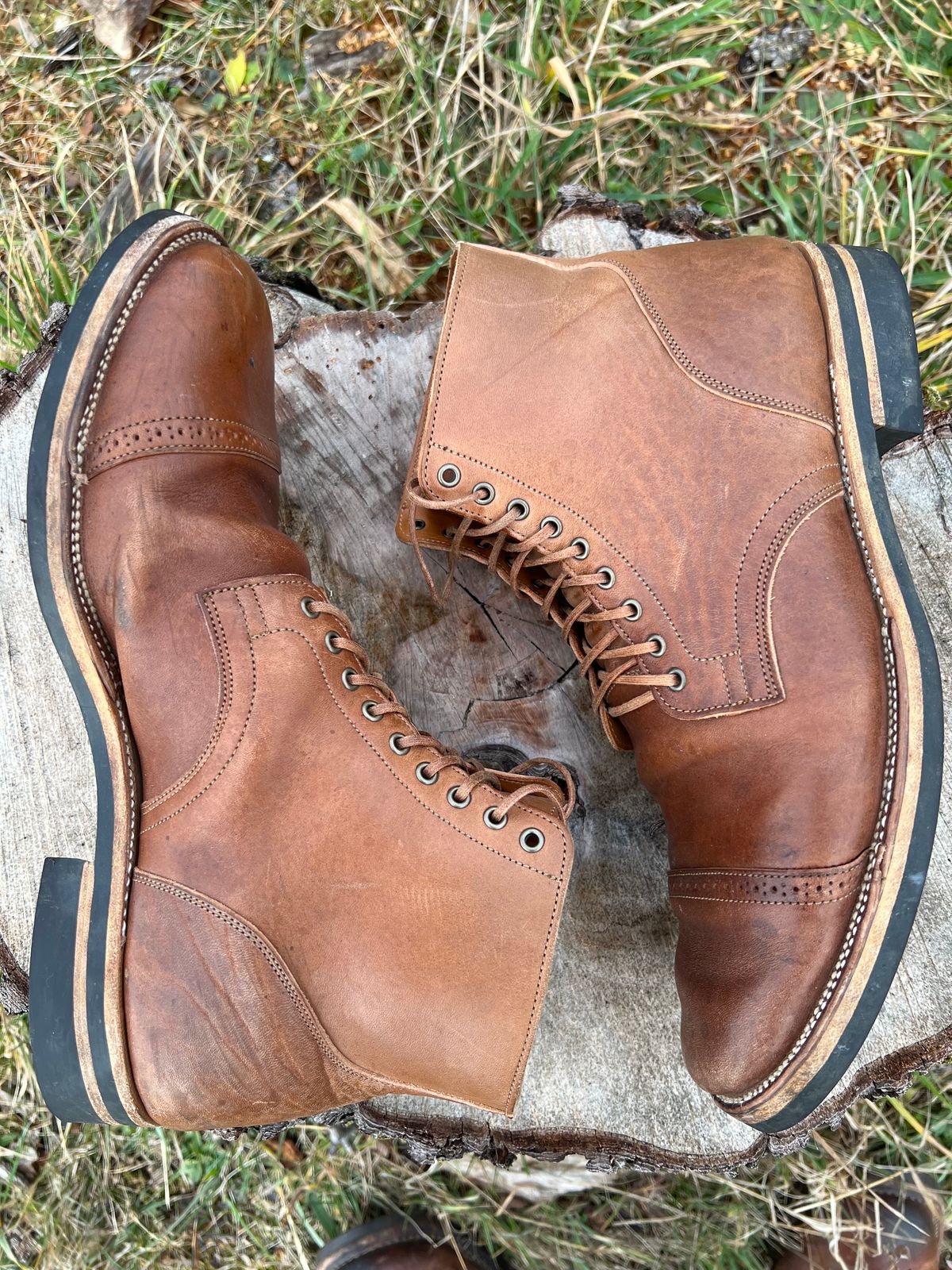 Photo by blackandbrownblues on December 5, 2023 of the Viberg Service Boot in Horween Natural Essex Workshoe Butt.
