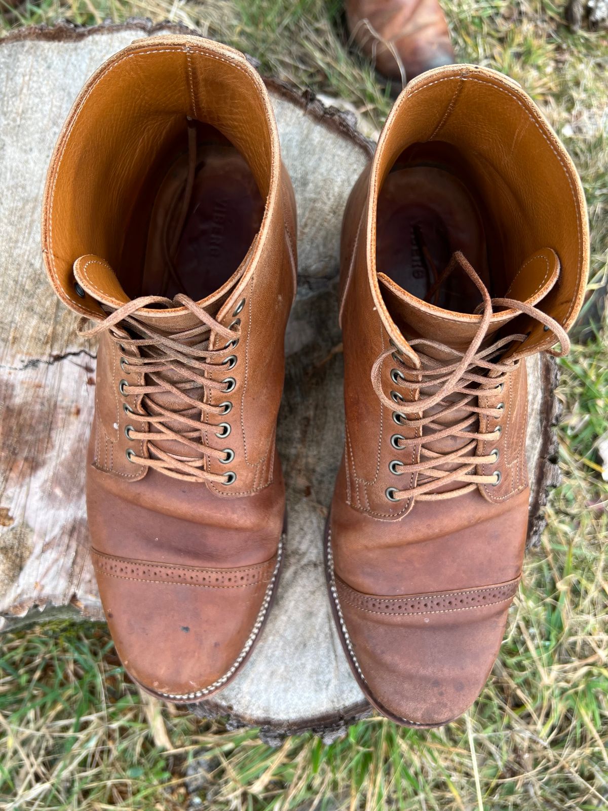 Photo by blackandbrownblues on December 5, 2023 of the Viberg Service Boot in Horween Natural Essex Workshoe Butt.