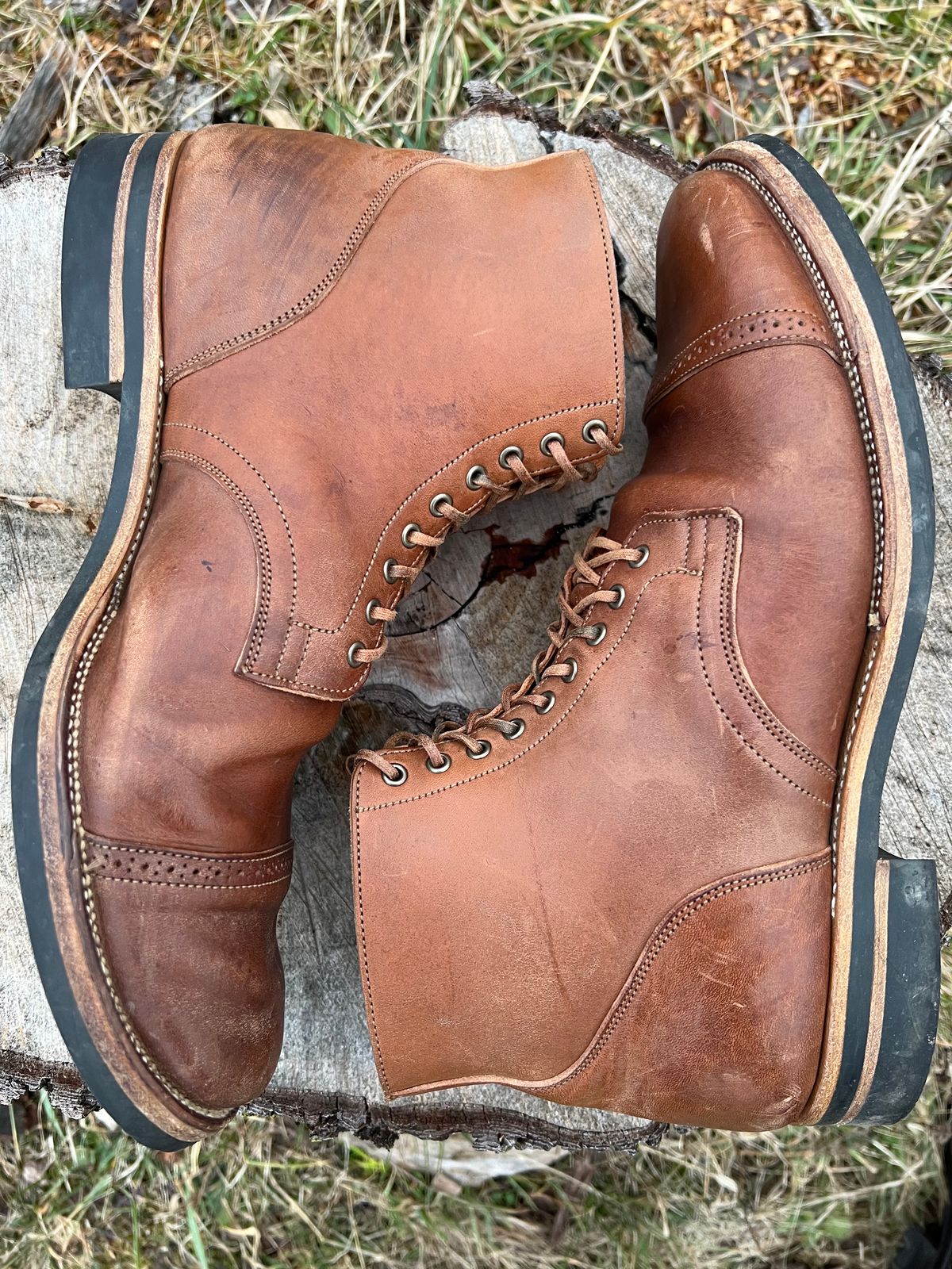 Photo by blackandbrownblues on January 3, 2024 of the Viberg Service Boot in Horween Natural Essex Workshoe Butt.