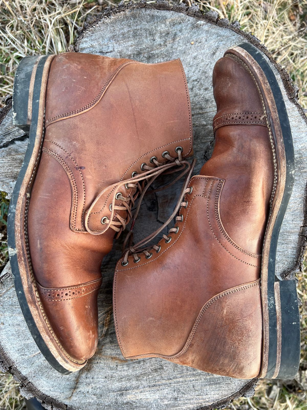 Photo by blackandbrownblues on February 5, 2024 of the Viberg Service Boot in Horween Natural Essex Workshoe Butt.