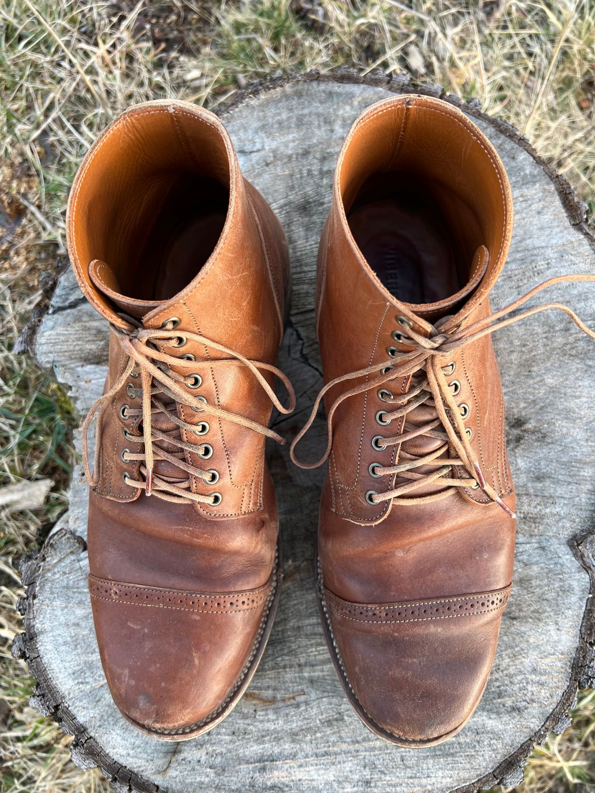 Photo by blackandbrownblues on February 5, 2024 of the Viberg Service Boot in Horween Natural Essex Workshoe Butt.