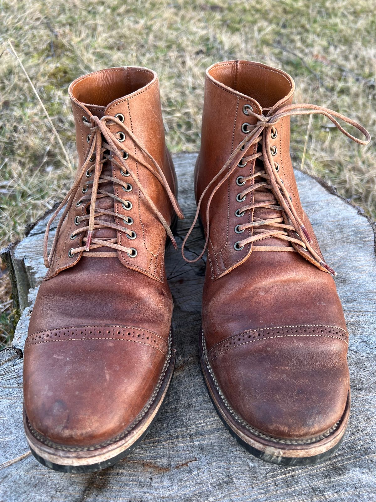 Photo by blackandbrownblues on February 5, 2024 of the Viberg Service Boot in Horween Natural Essex Workshoe Butt.