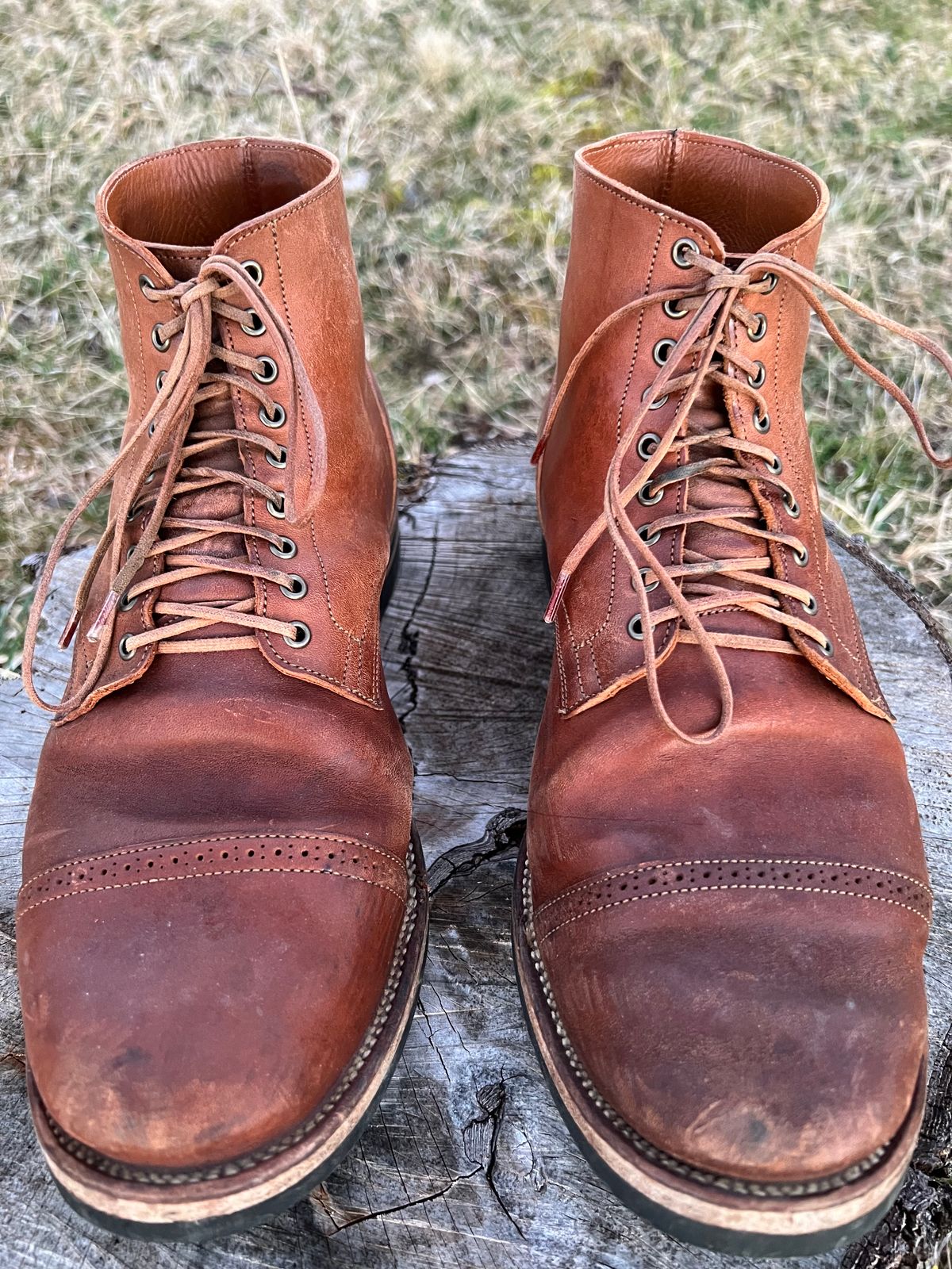 Photo by blackandbrownblues on March 4, 2024 of the Viberg Service Boot in Horween Natural Essex Workshoe Butt.