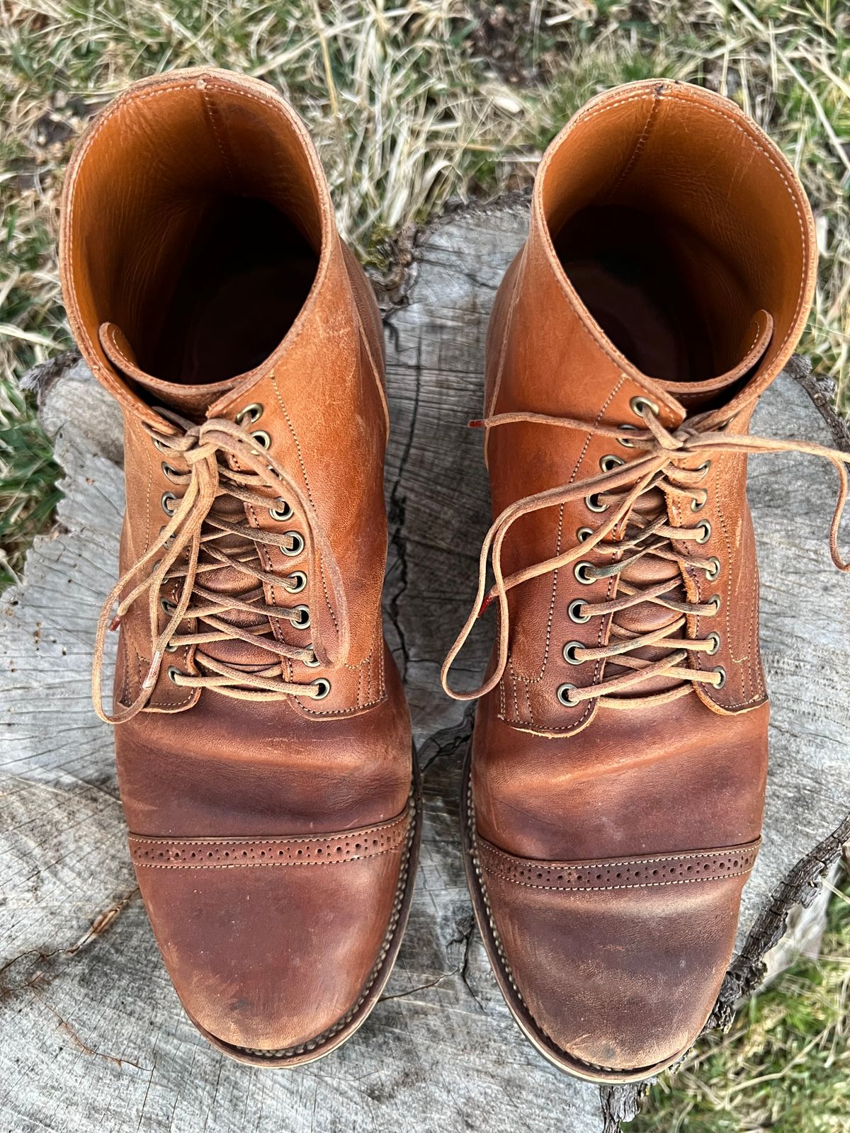 Photo by blackandbrownblues on March 4, 2024 of the Viberg Service Boot in Horween Natural Essex Workshoe Butt.