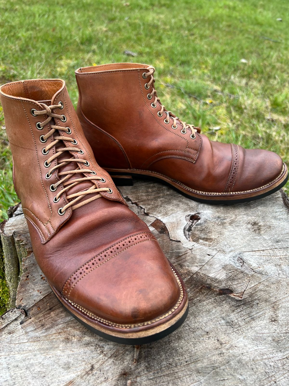 Photo by blackandbrownblues on April 3, 2024 of the Viberg Service Boot in Horween Natural Essex Workshoe Butt.