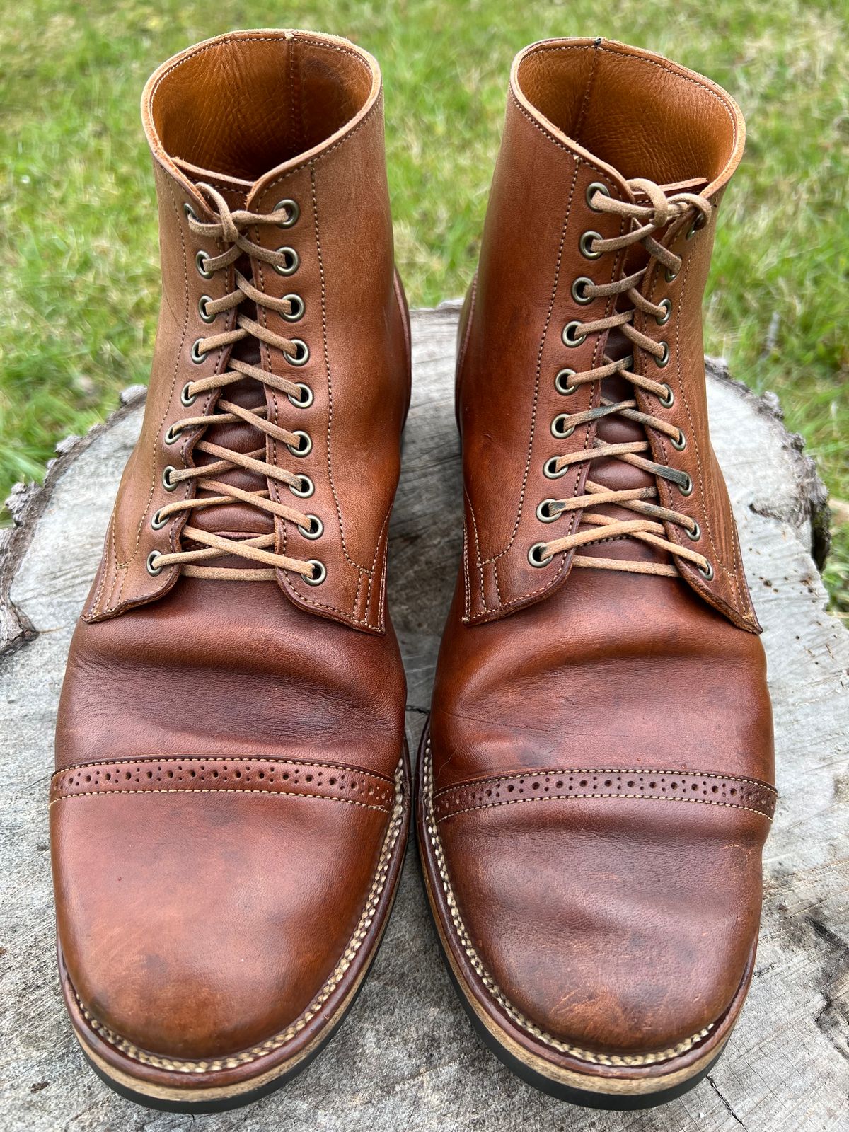 Photo by blackandbrownblues on April 5, 2024 of the Viberg Service Boot in Horween Natural Essex Workshoe Butt.