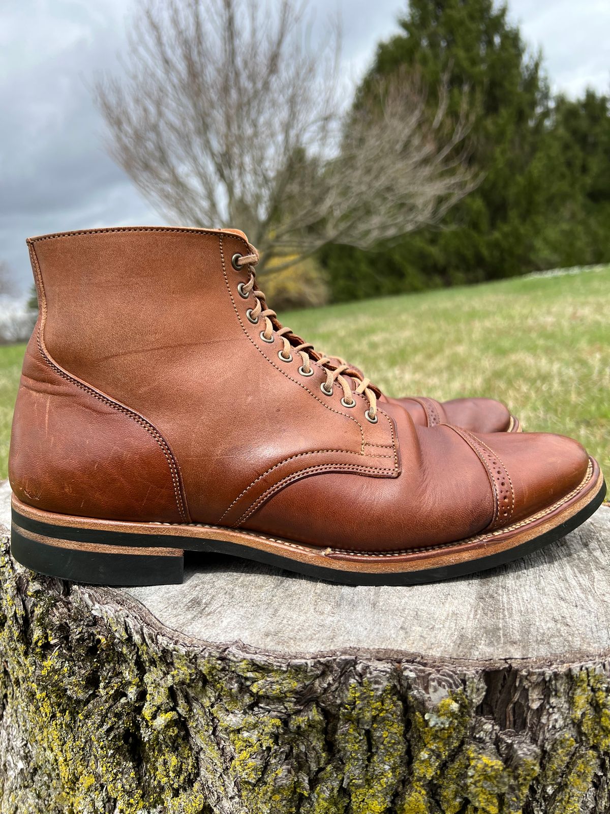 Photo by blackandbrownblues on April 5, 2024 of the Viberg Service Boot in Horween Natural Essex Workshoe Butt.