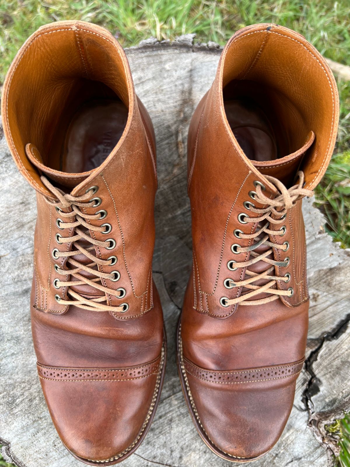 Photo by blackandbrownblues on April 5, 2024 of the Viberg Service Boot in Horween Natural Essex Workshoe Butt.