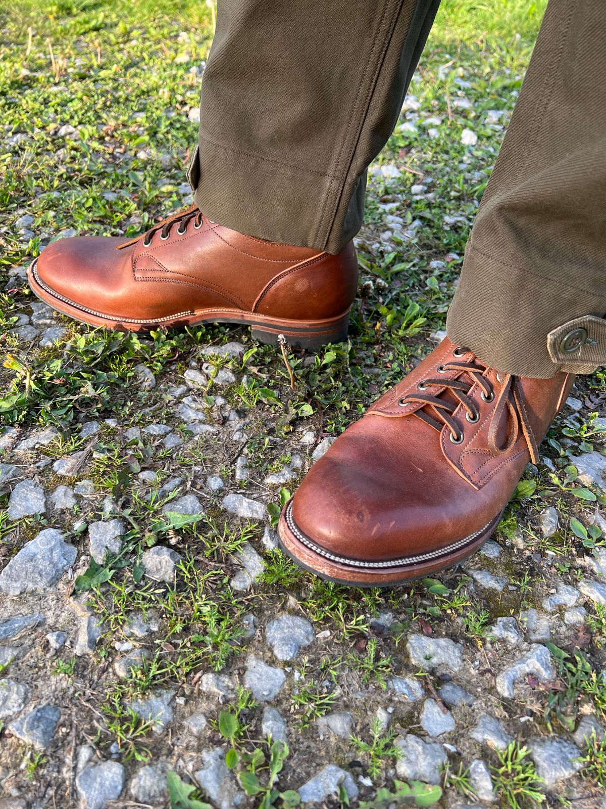 Photo by blackandbrownblues on May 15, 2023 of the Viberg 145 Oxford in Horween Natural Essex Workshoe Butt.