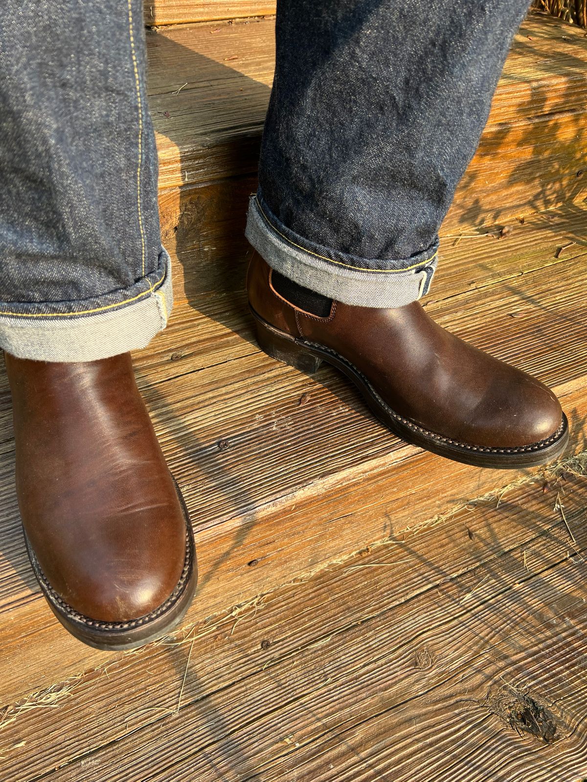 Photo by blackandbrownblues on May 18, 2023 of the Addict Boots AB-03 Chelsea Boots in Brown Horsehide.
