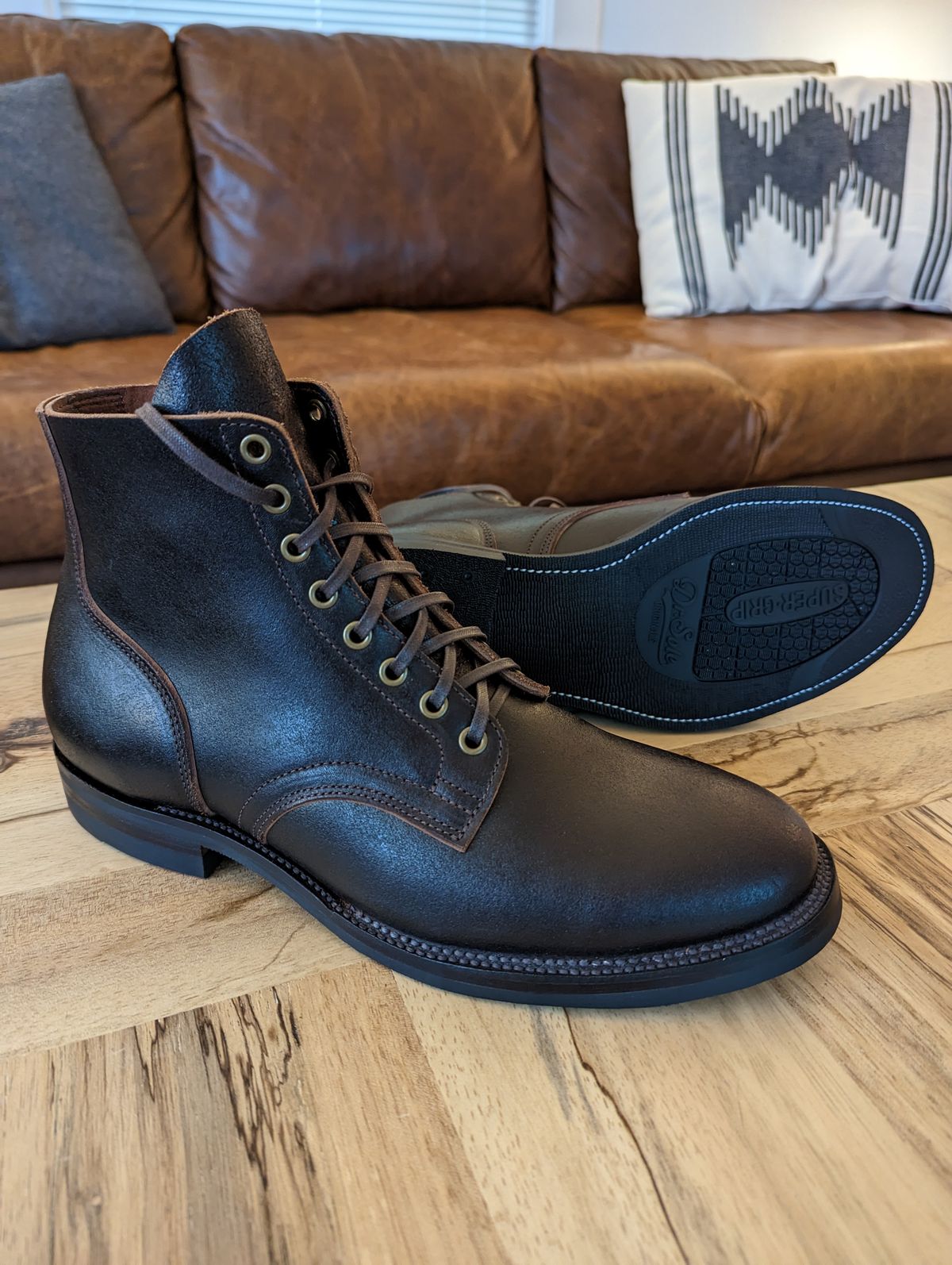 Photo by TylerA_1 on November 1, 2022 of the XBXS Unknown Model in Horween Brown Waxed Flesh.