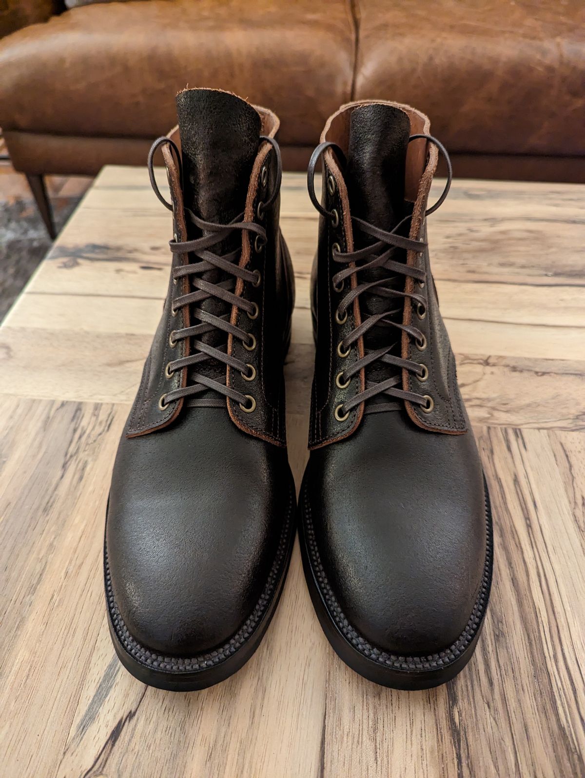 Photo by TylerA_1 on November 1, 2022 of the XBXS Unknown Model in Horween Brown Waxed Flesh.