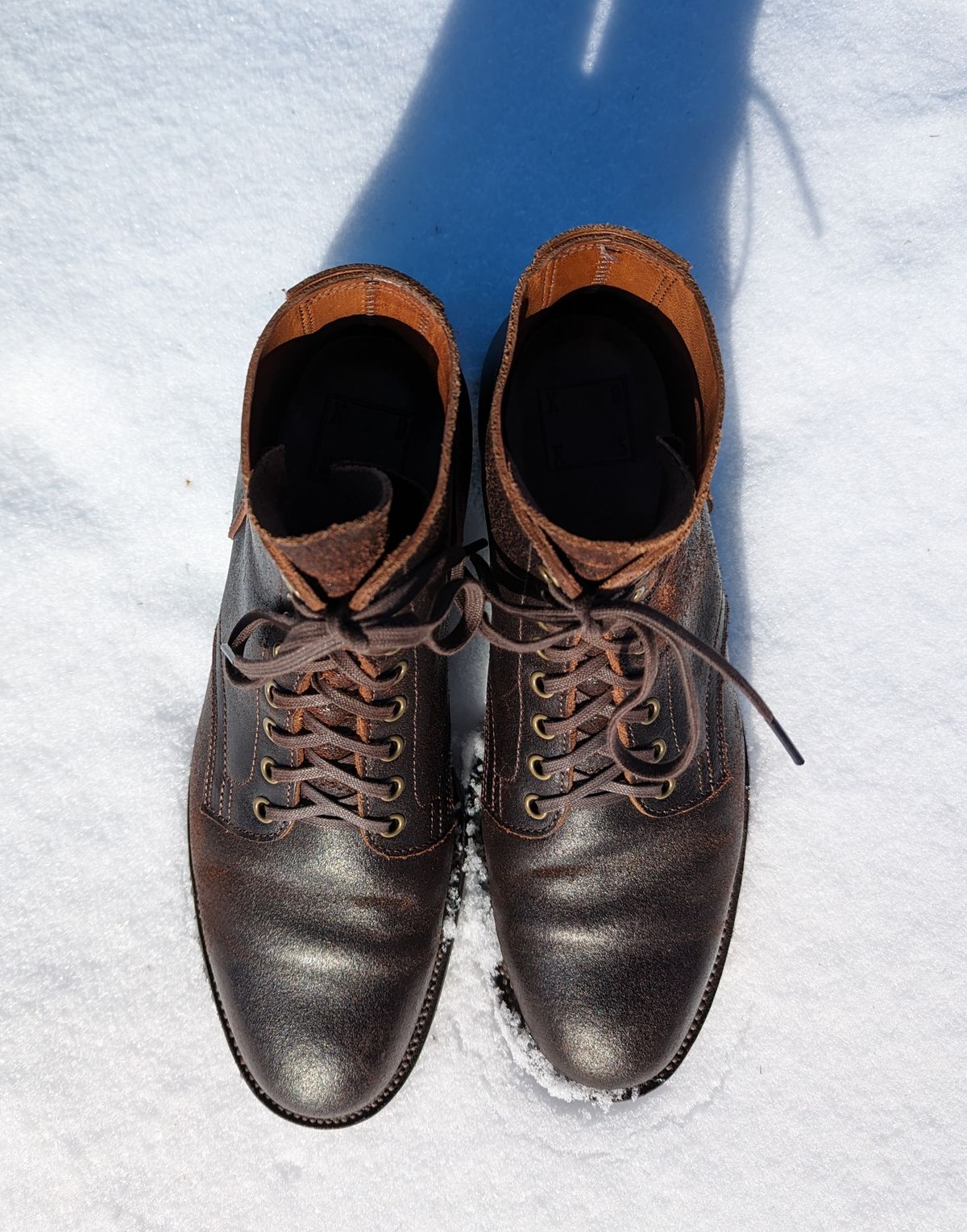 Photo by TylerA_1 on February 1, 2023 of the XBXS Unknown Model in Horween Brown Waxed Flesh.