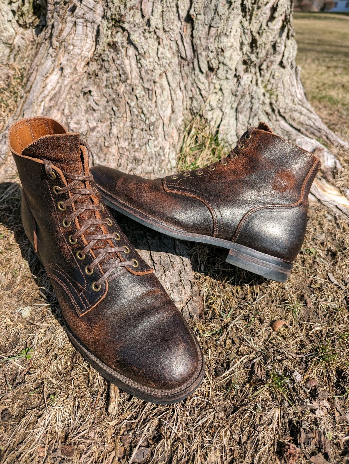 Photo by TylerA_1 on March 1, 2023 of the XBXS Unknown Model in Horween Brown Waxed Flesh.