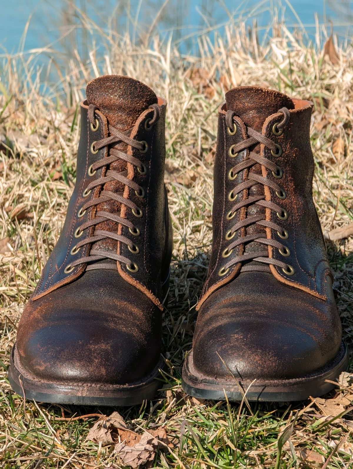 Photo by TylerA_1 on March 1, 2023 of the XBXS Unknown Model in Horween Brown Waxed Flesh.