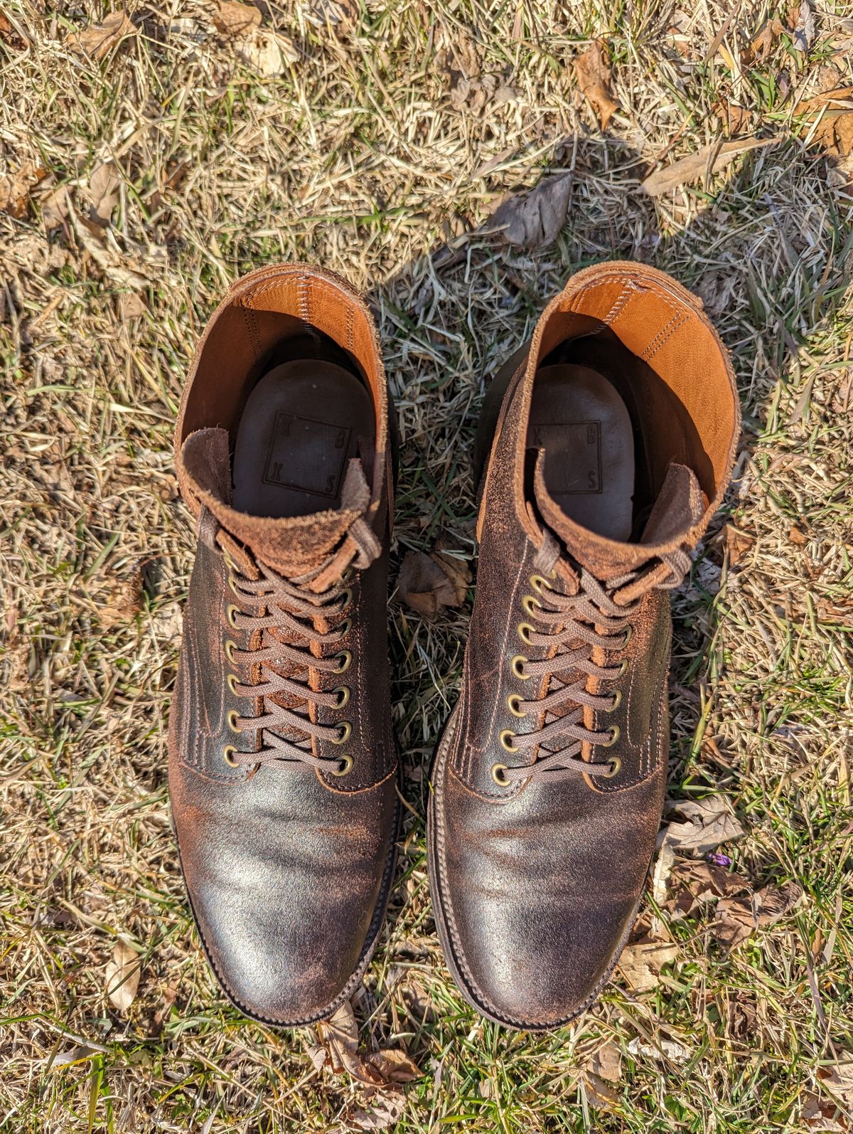 Photo by TylerA_1 on March 1, 2023 of the XBXS Unknown Model in Horween Brown Waxed Flesh.