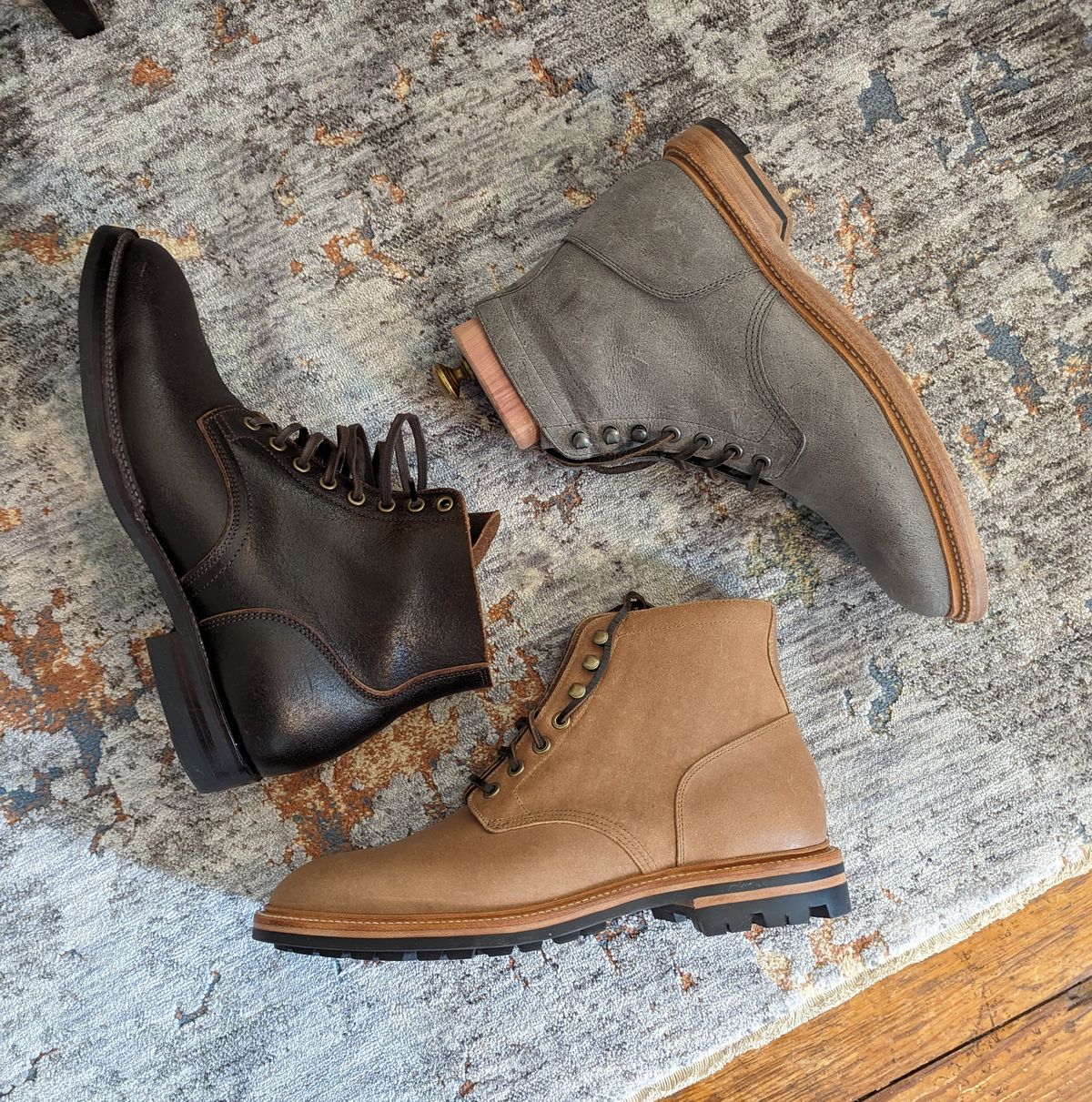 Photo by TylerA_1 on December 8, 2022 of the Grant Stone Diesel Boot in C.F. Stead Natural Waxy Commander Suede.