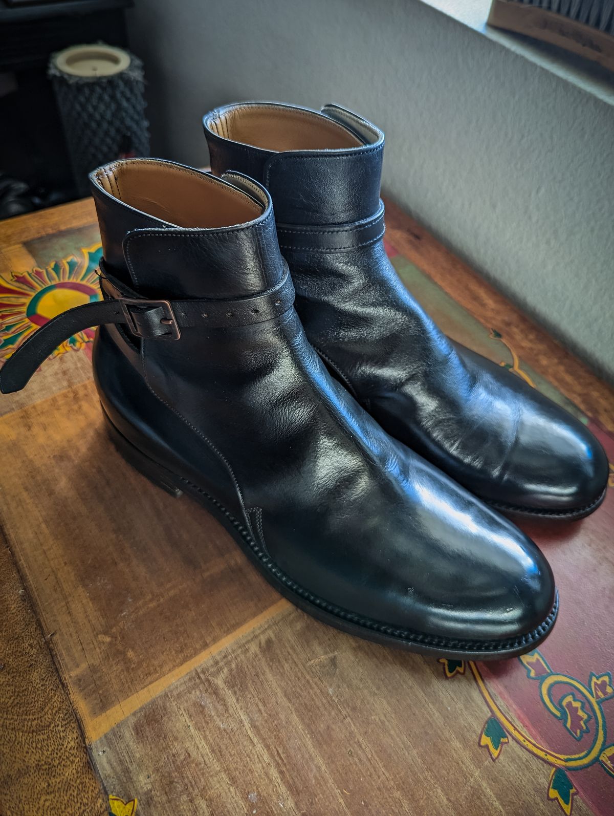 Photo by StarWarrior on April 5, 2023 of the Dehner Jodhpur in Black Calfskin.