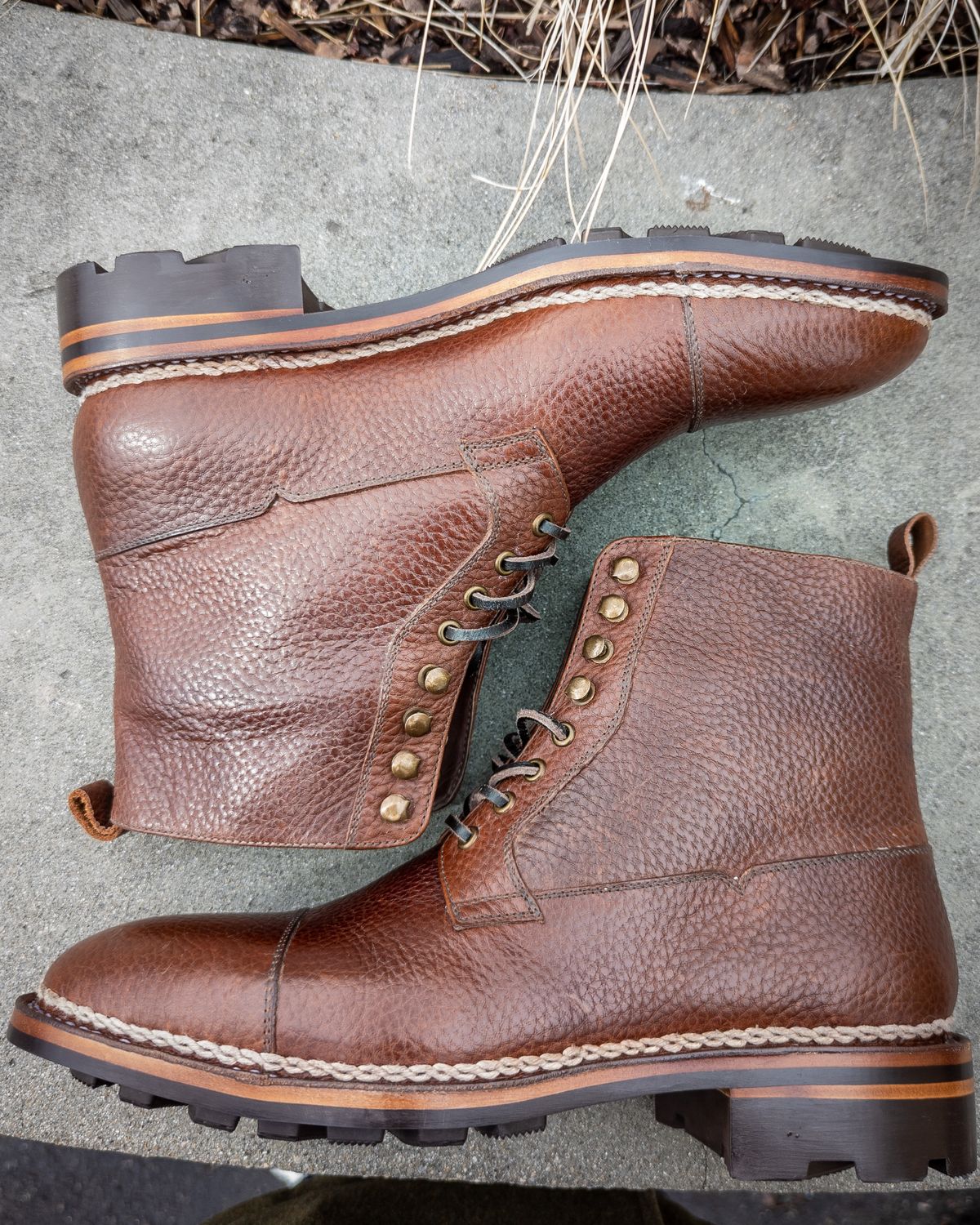 Photo by StarWarrior on March 5, 2023 of the Blkbrd Shoemaker Bulltron in Natural Tan Full-Grain Bison.