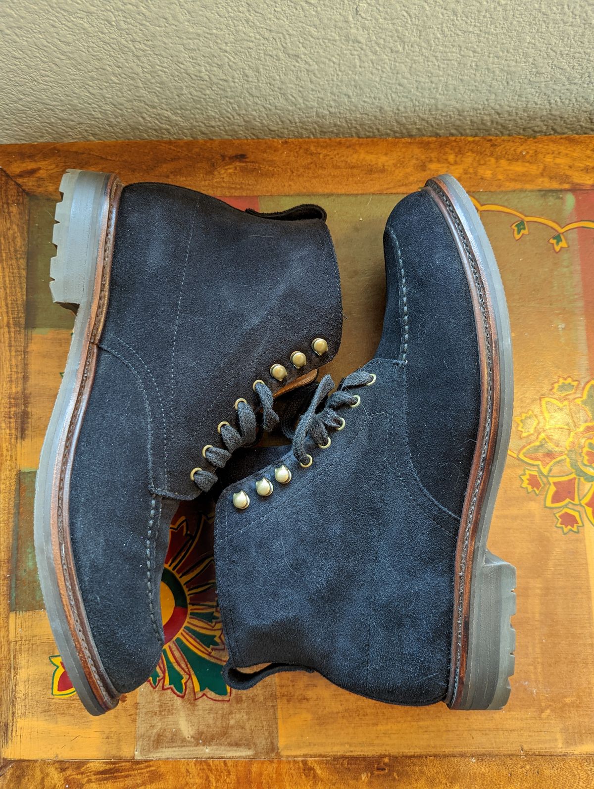 Photo by StarWarrior on November 1, 2022 of the J.Crew Kenton Pacer Boots in C.F. Stead Navy Blue Janus Calf Suede.